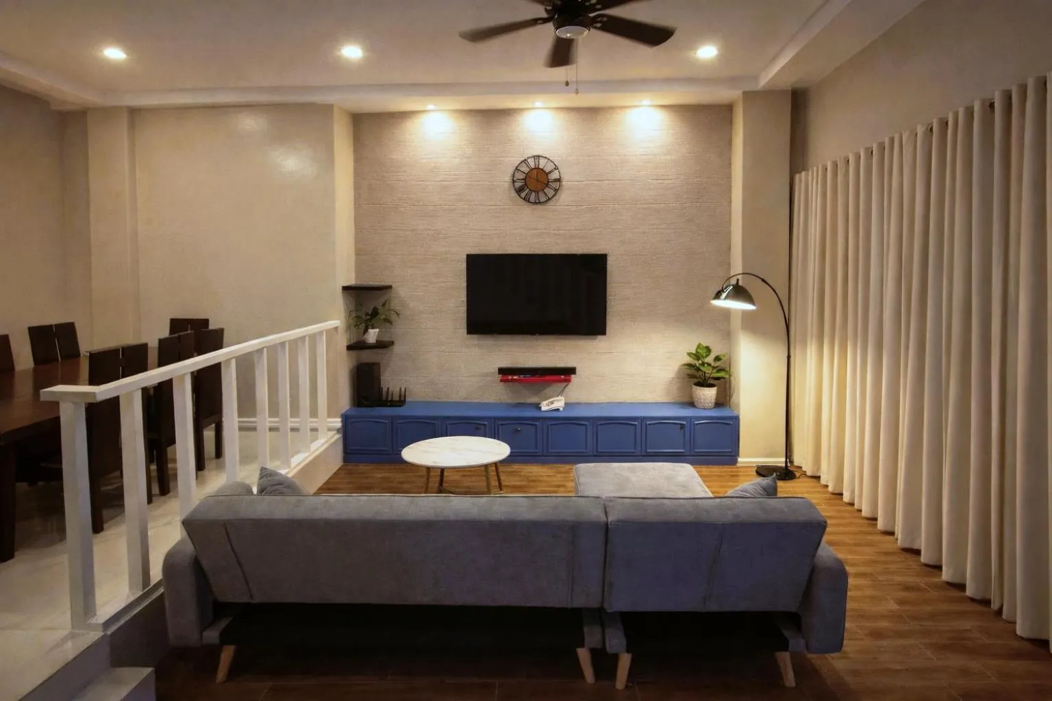 Living room, Bed in Red Coco Inn de Boracay