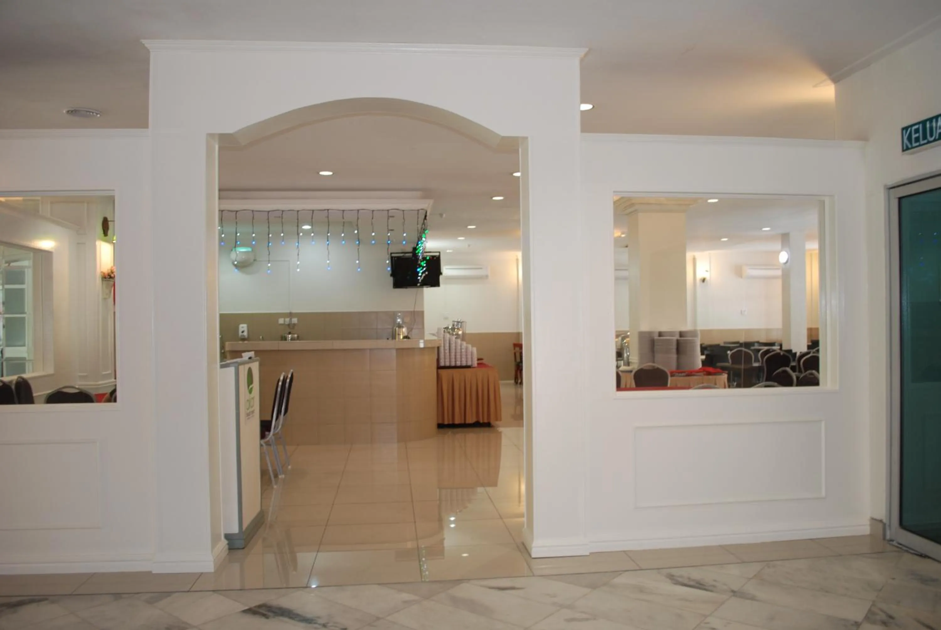 Restaurant/places to eat in Akar Beach Resort