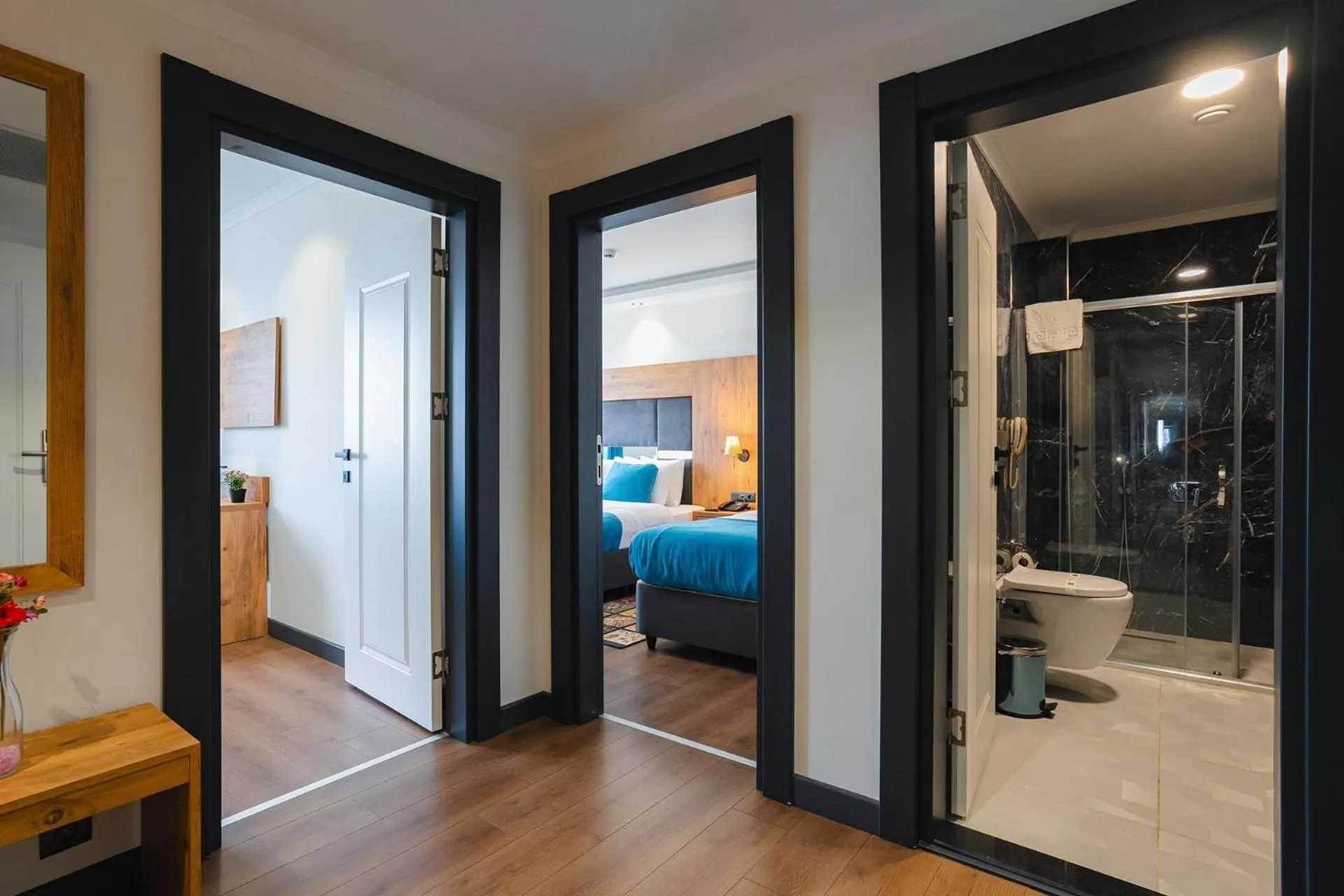 Photo of the whole room, Bed in Berlin Suite Hotel Trabzon