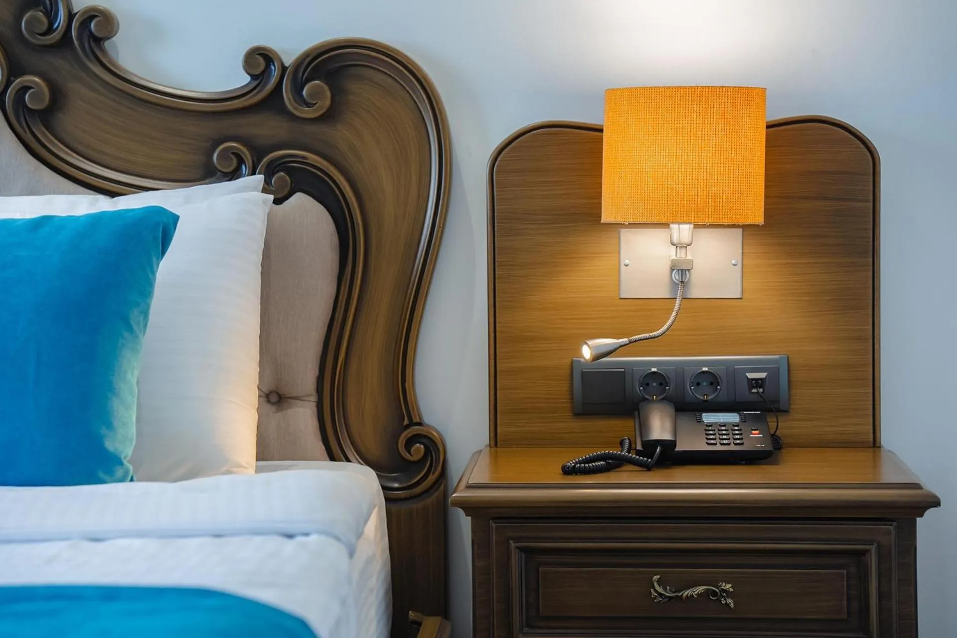 hair dresser, Bed in Berlin Suite Hotel Trabzon