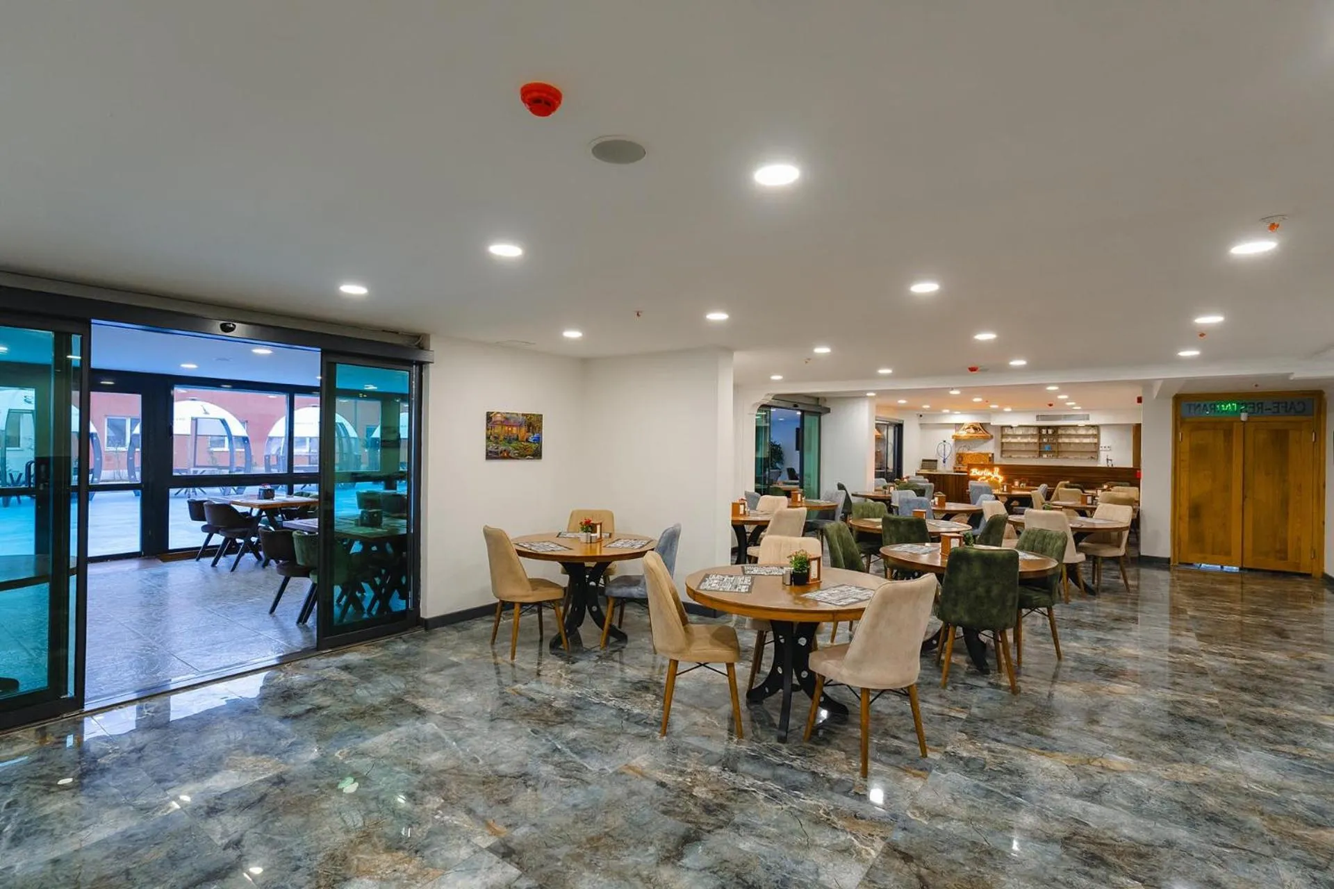 Restaurant/places to eat in Berlin Suite Hotel Trabzon