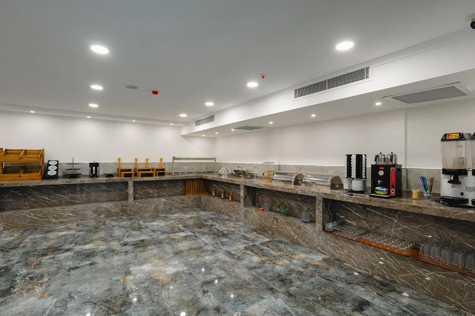 Restaurant/places to eat in Berlin Suite Hotel Trabzon