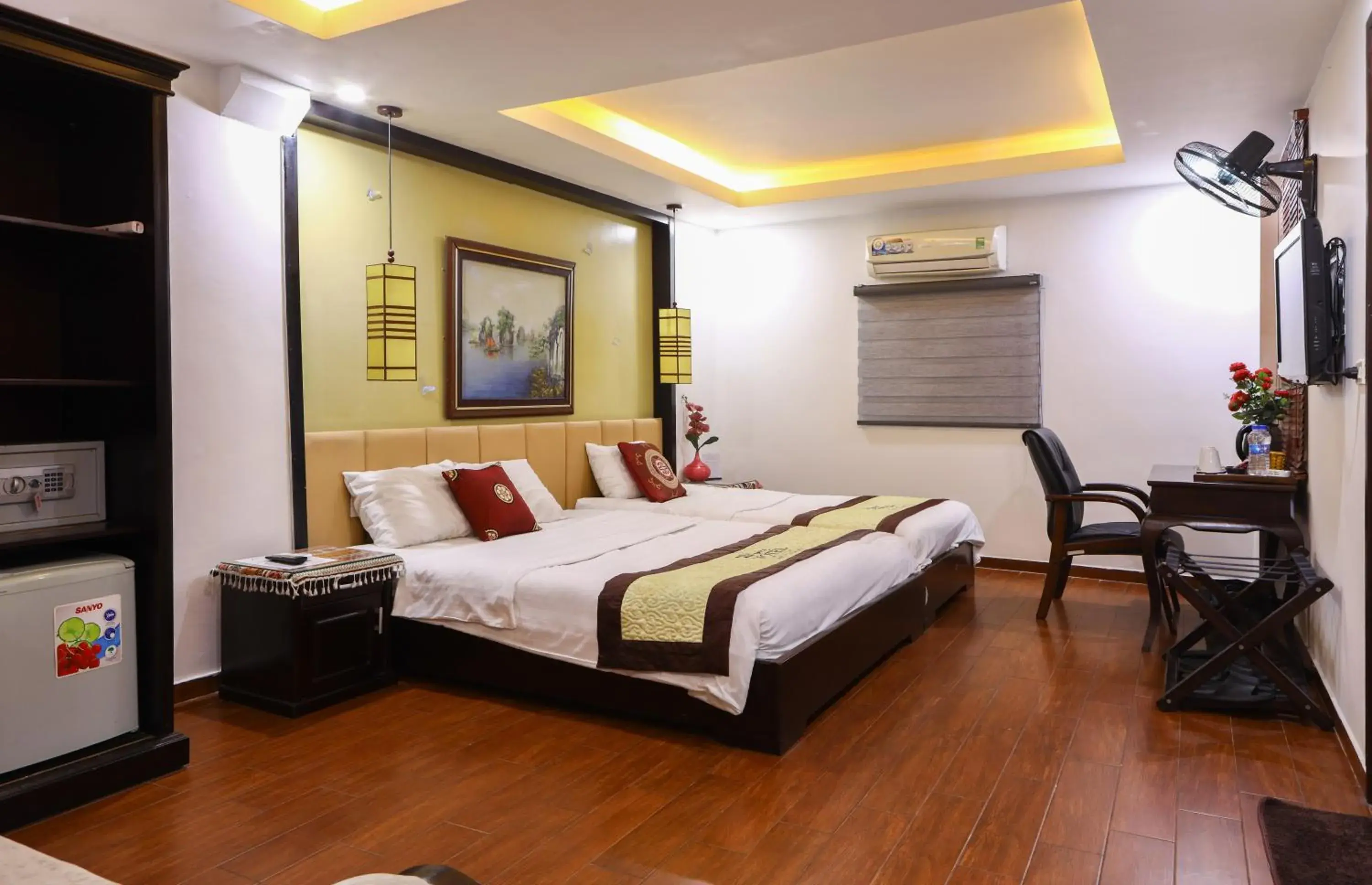 Superior Triple Room in Art Hotel Ha Noi Superior Triple Room in Art Hotel Ha Noi