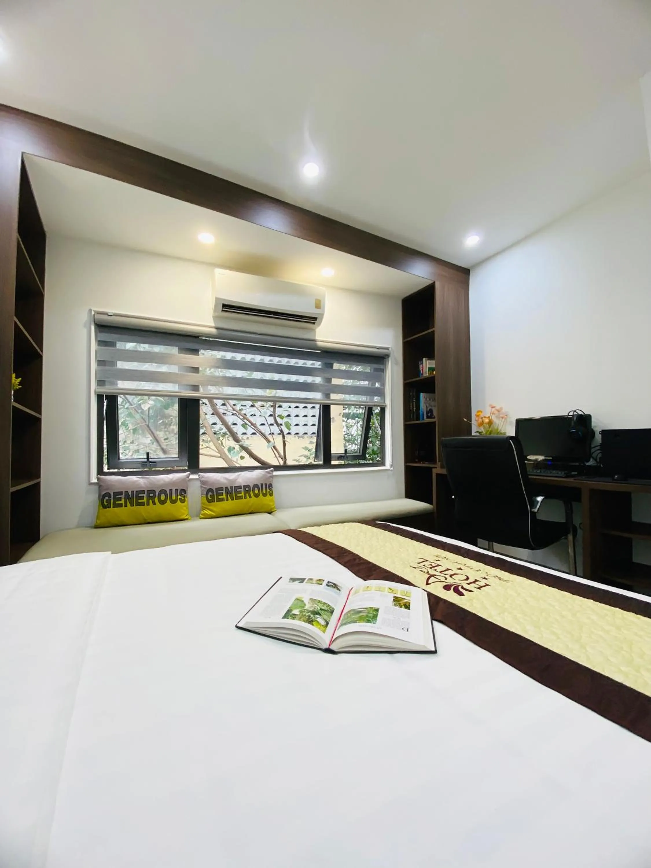 hair dresser in Art Hotel Ha Noi