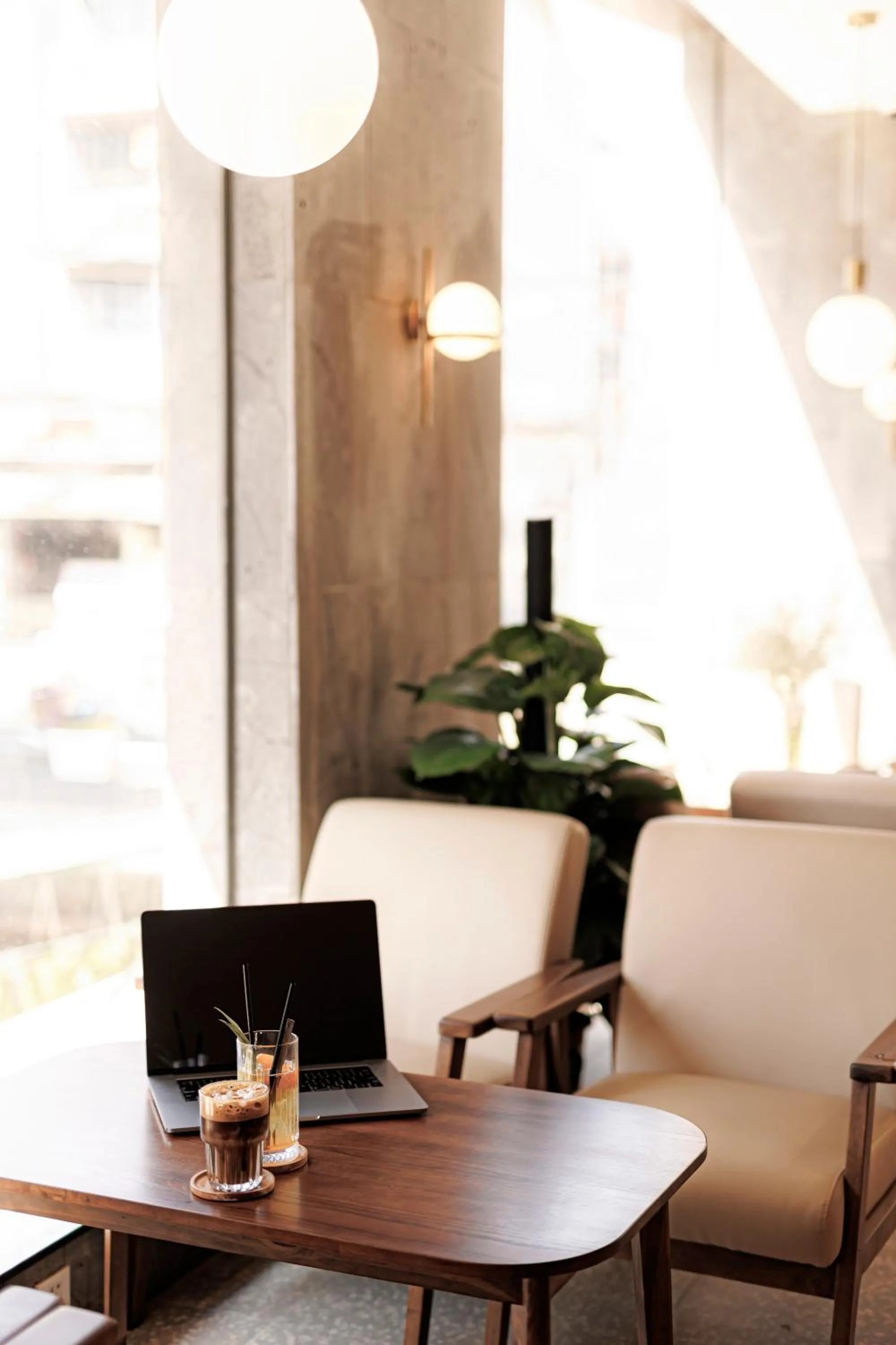 Restaurant/places to eat in TTR Central Apart Hotel