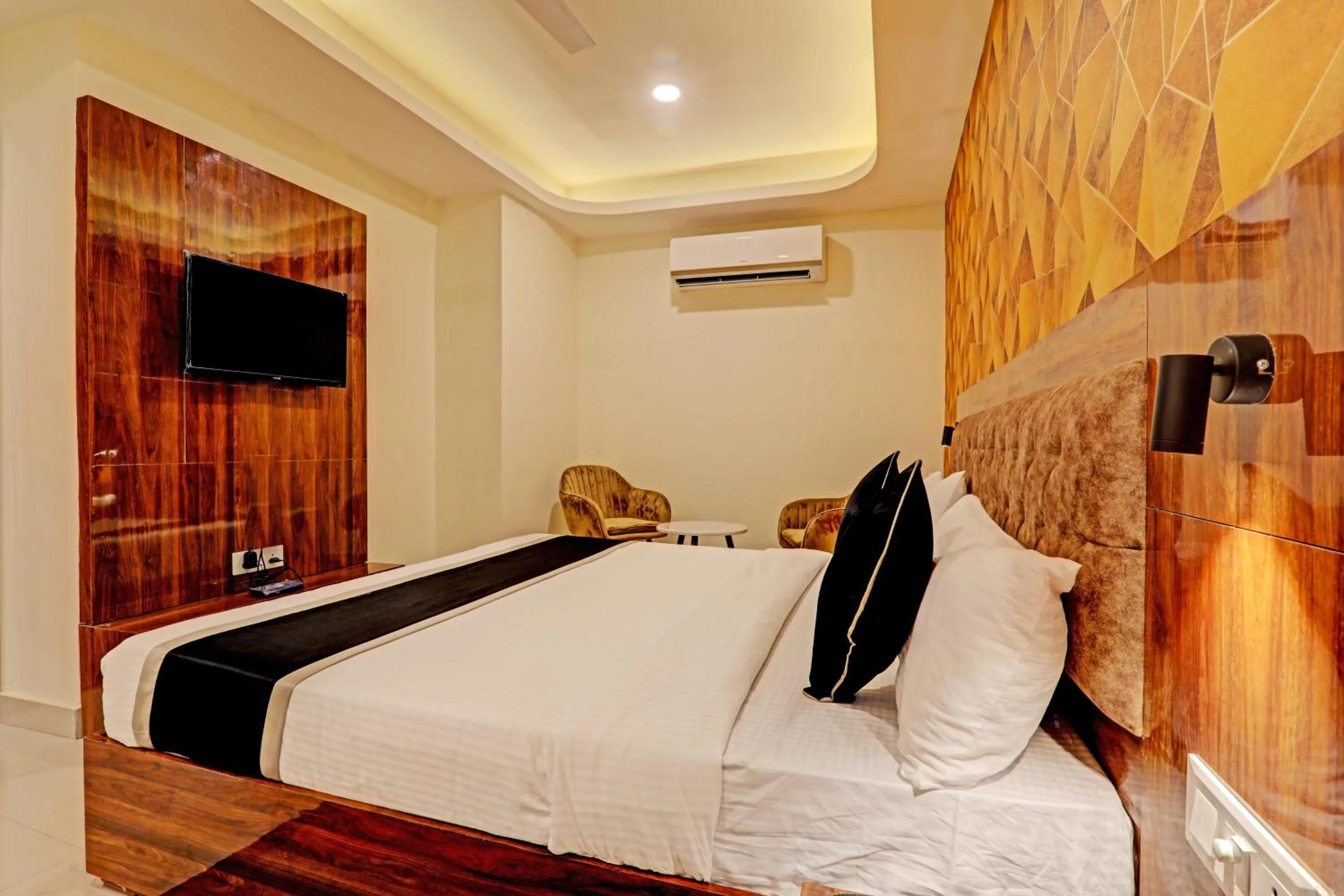 Bedroom, Bed in Hotel Heera Grand