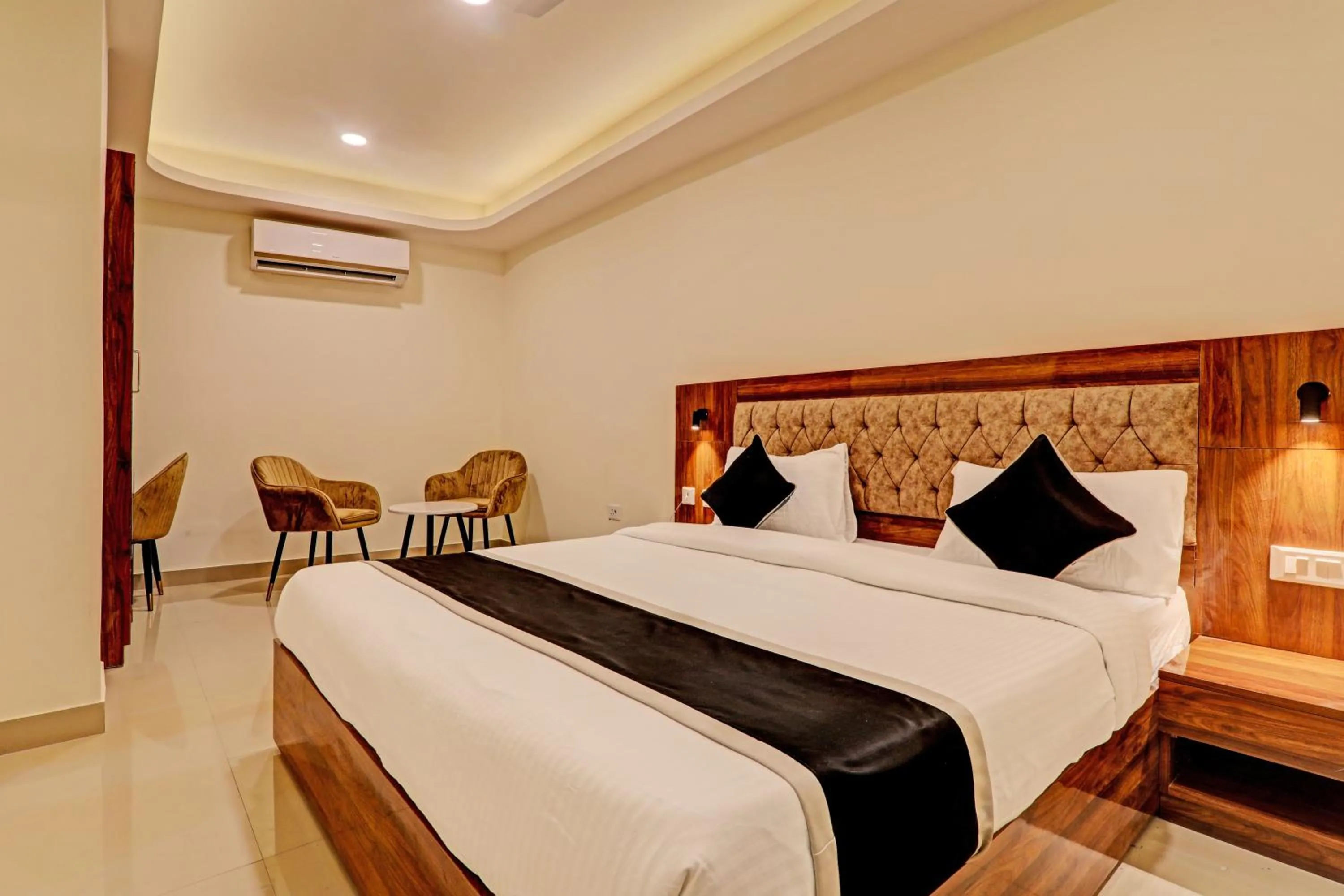 Photo of the whole room, Bed in Hotel Heera Grand