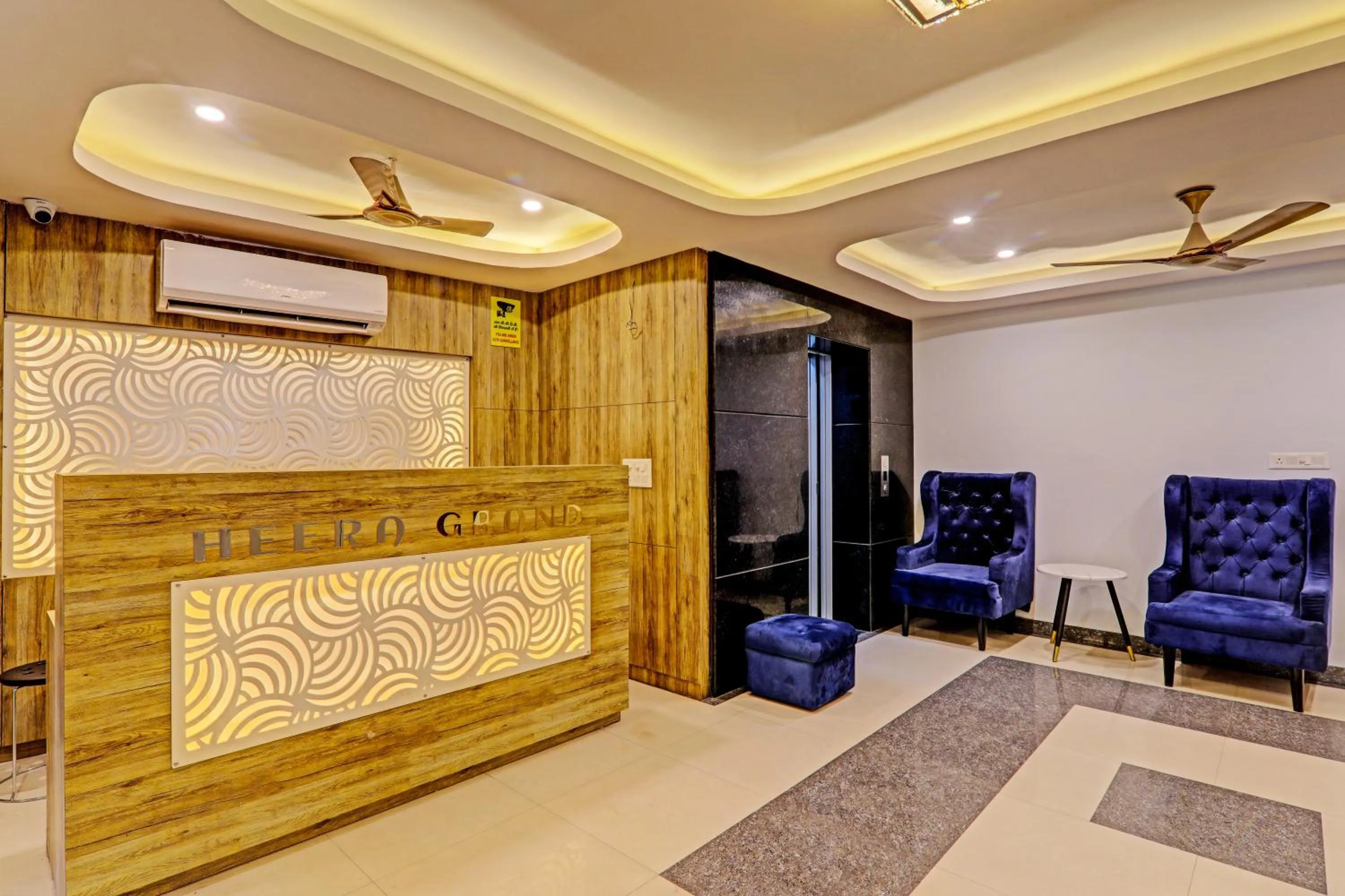 Lobby or reception in Hotel Heera Grand
