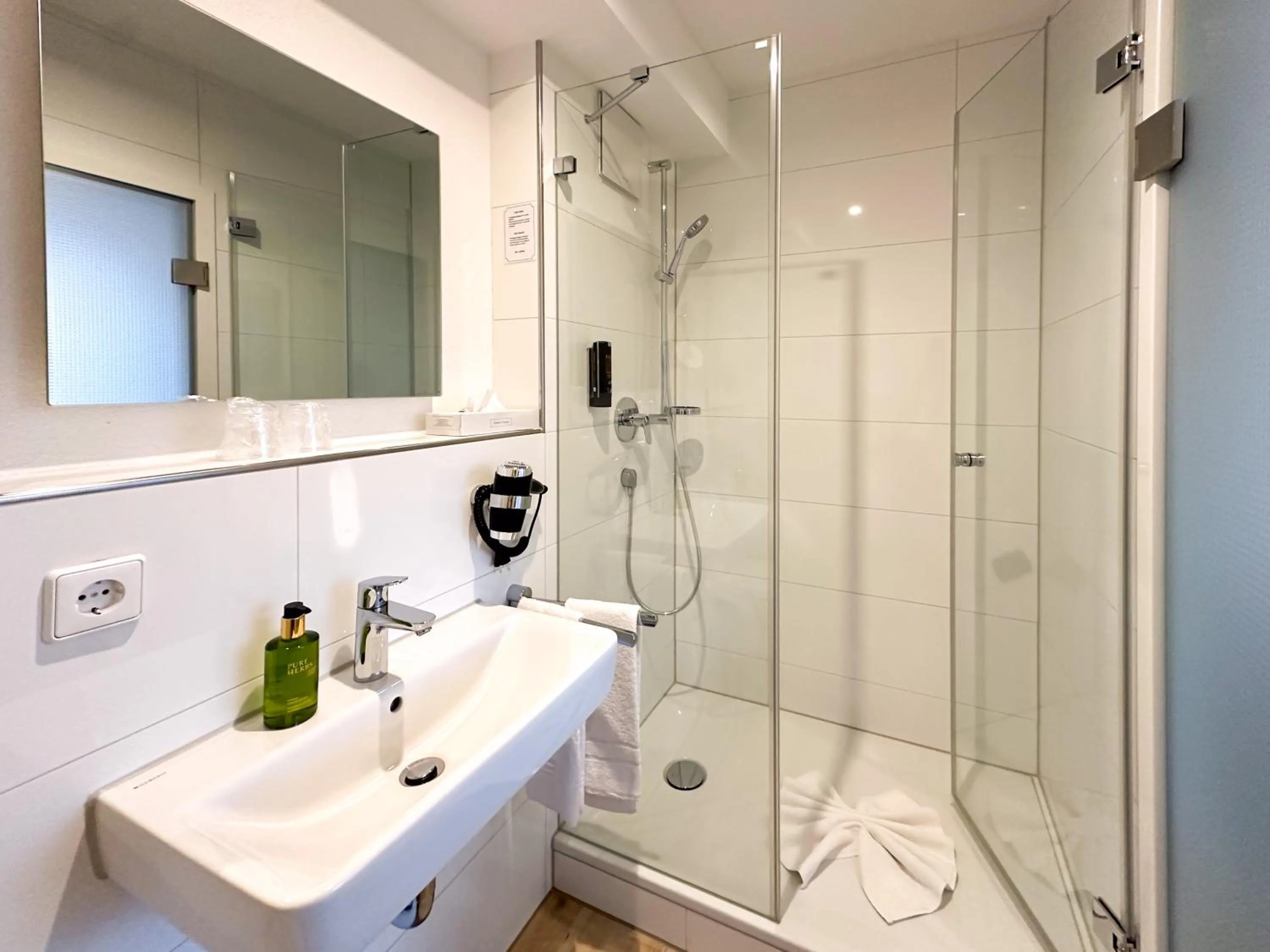 Shower in Gasthof Lafette