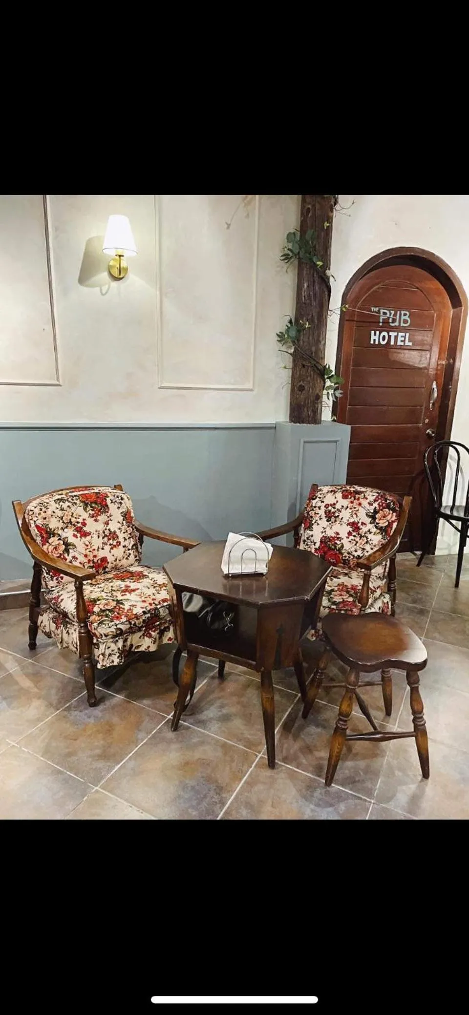 Restaurant/places to eat in The Pub Hotel