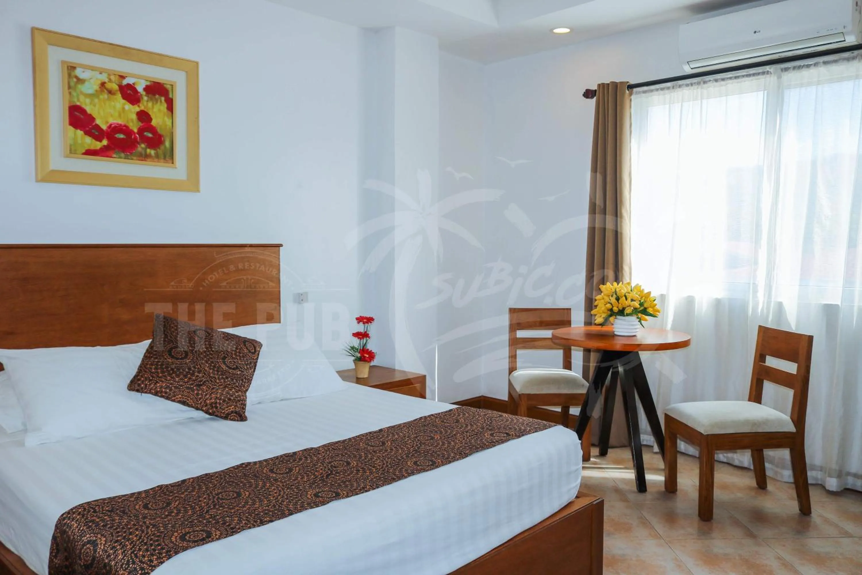 Bed in The Pub Hotel