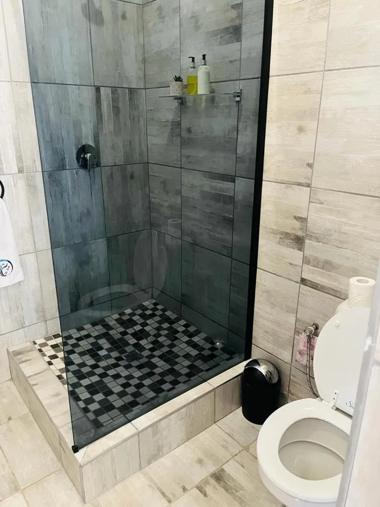 Shower in St Eve Lodge & Spa