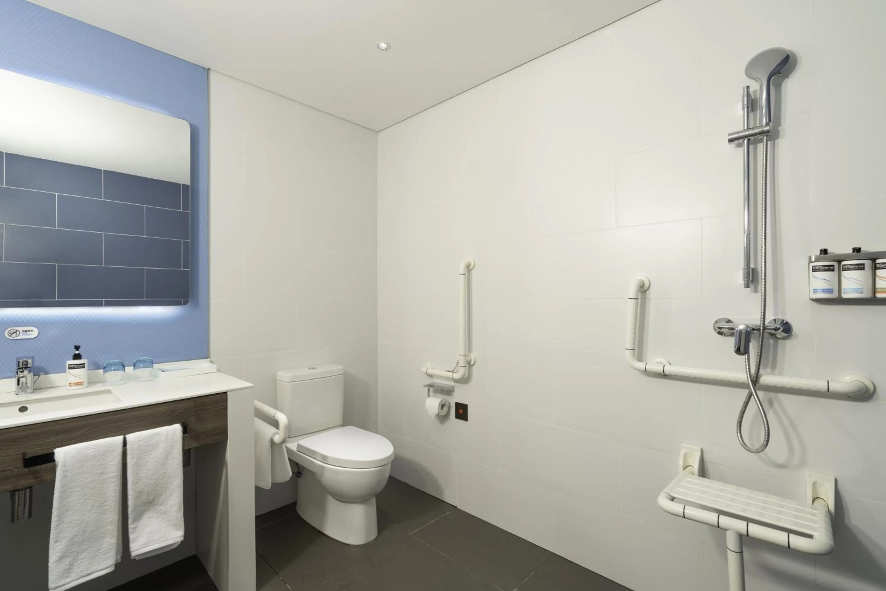 Bathroom in Holiday Inn Express Lanzhou New Area by IHG