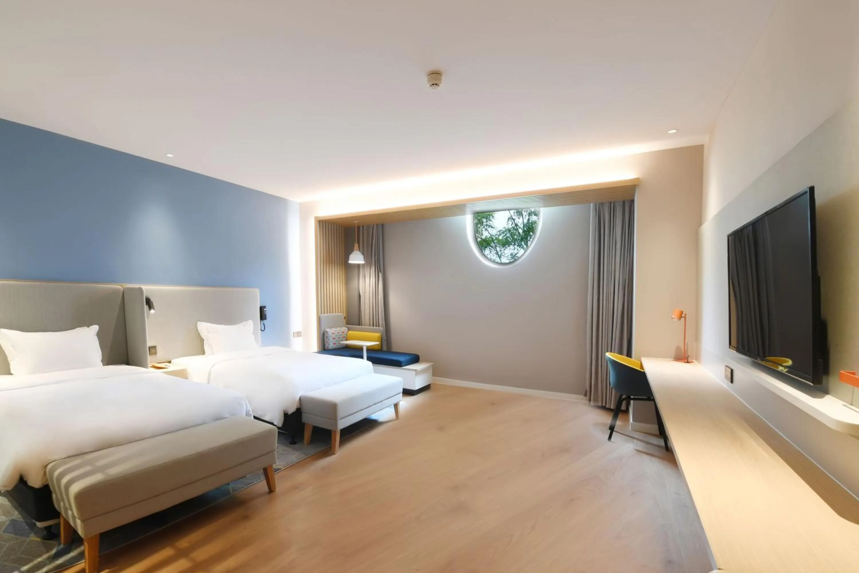 Photo of the whole room, Bed in Holiday Inn Express Tianjin Binhai by IHG