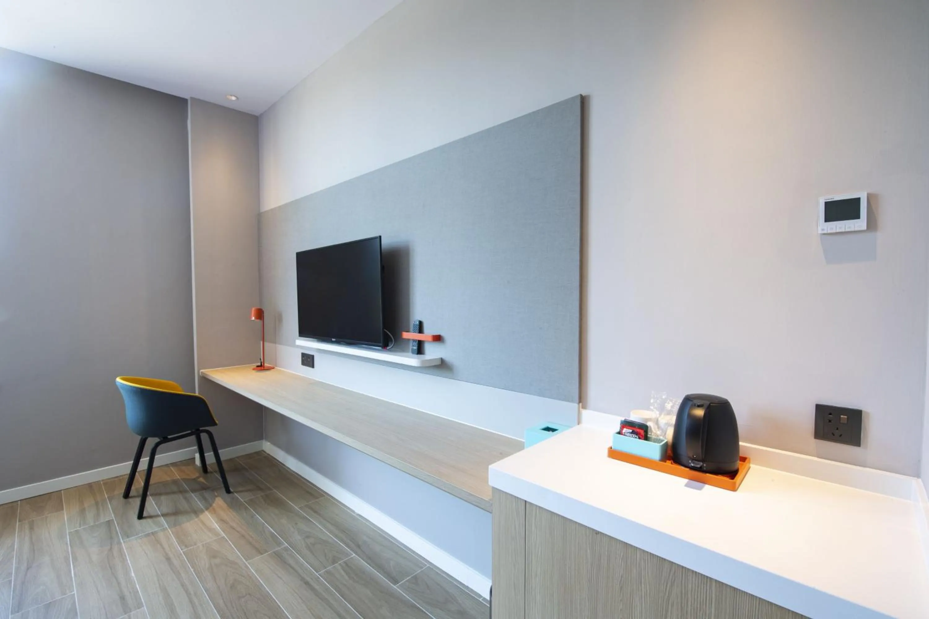 Photo of the whole room in Holiday Inn Express Tianjin Binhai by IHG