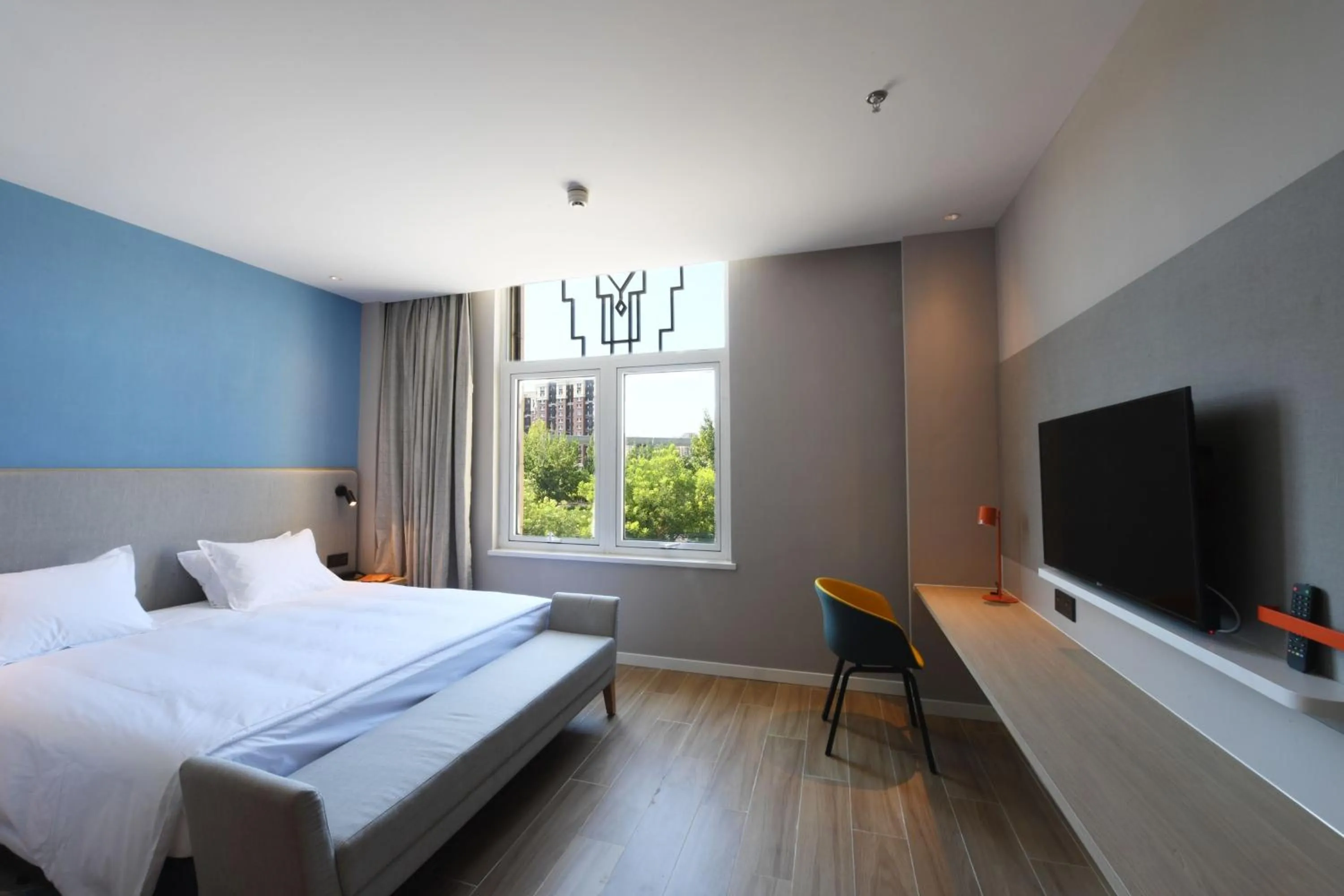 Photo of the whole room, Bed in Holiday Inn Express Tianjin Binhai by IHG
