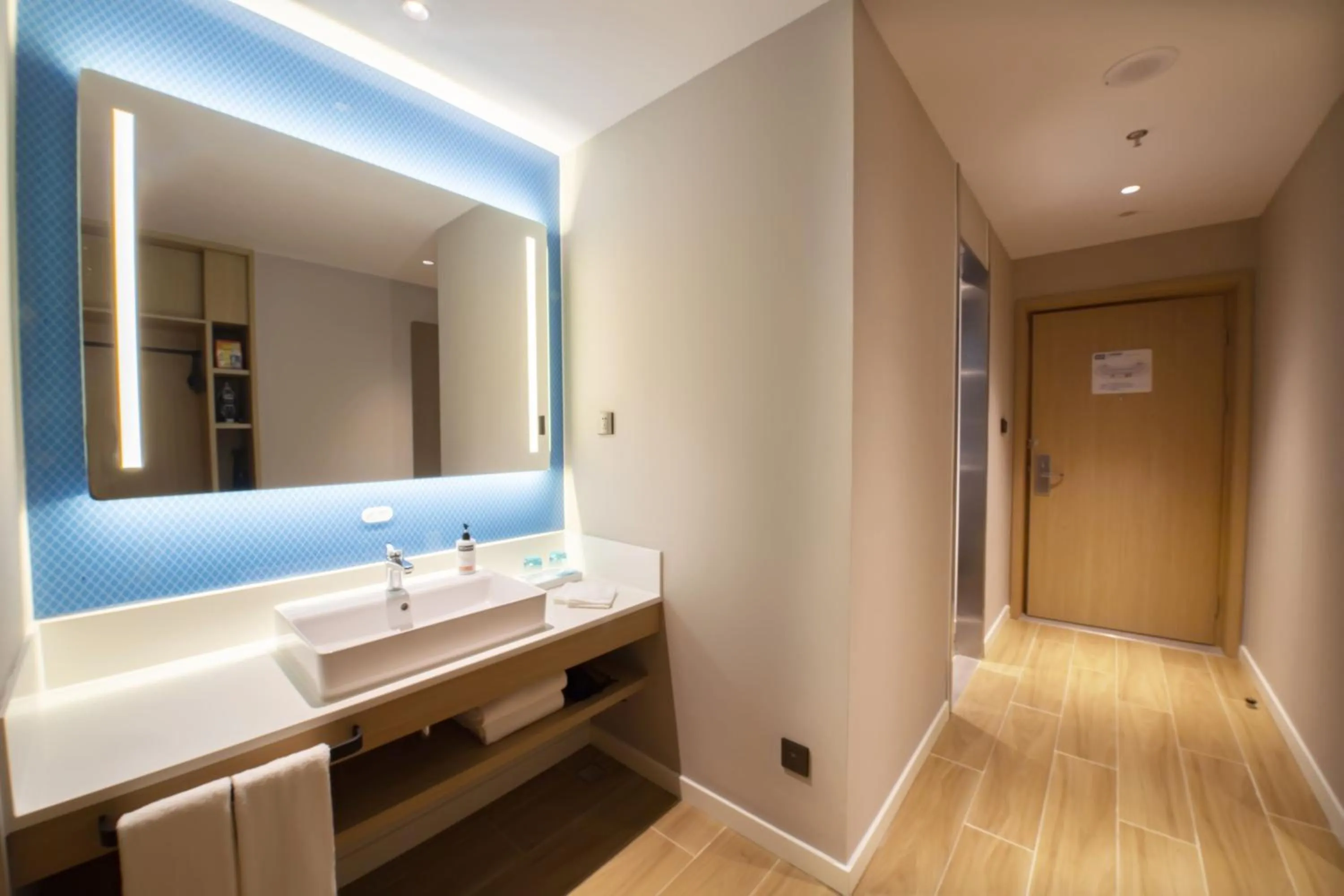 Photo of the whole room in Holiday Inn Express Tianjin Binhai by IHG