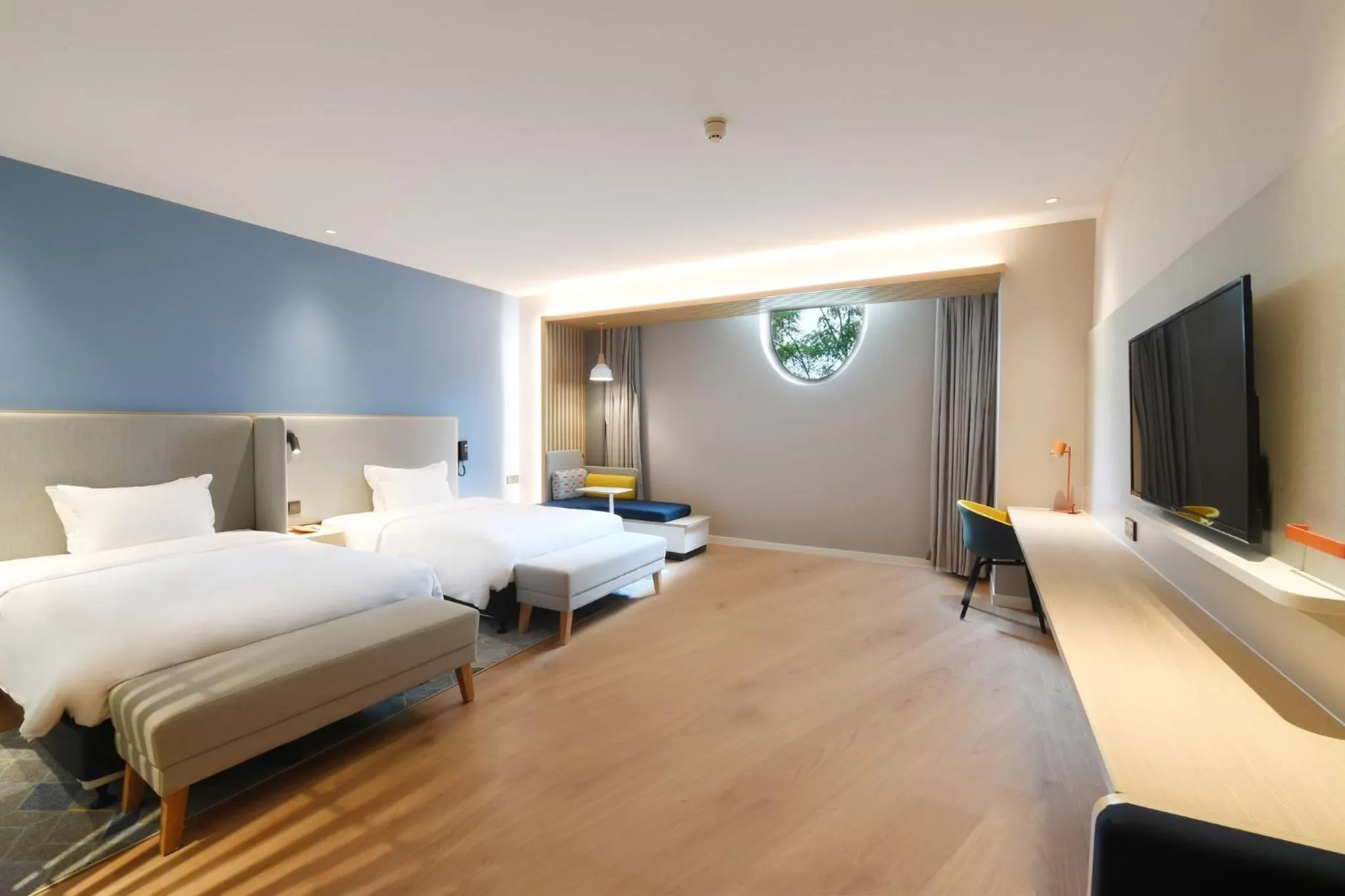 Photo of the whole room, Bed in Holiday Inn Express Tianjin Binhai by IHG
