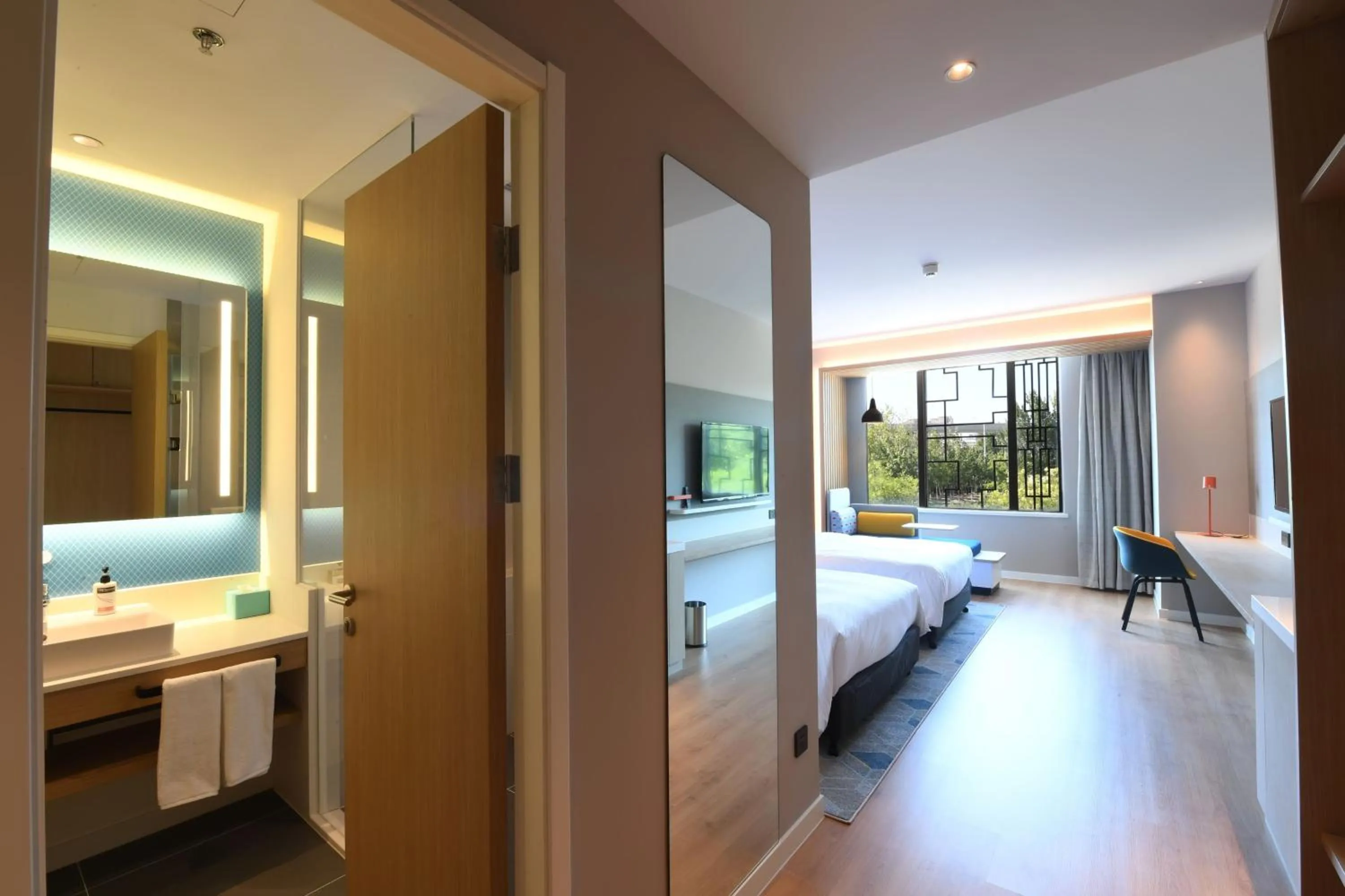 Photo of the whole room, Bed in Holiday Inn Express Tianjin Binhai by IHG