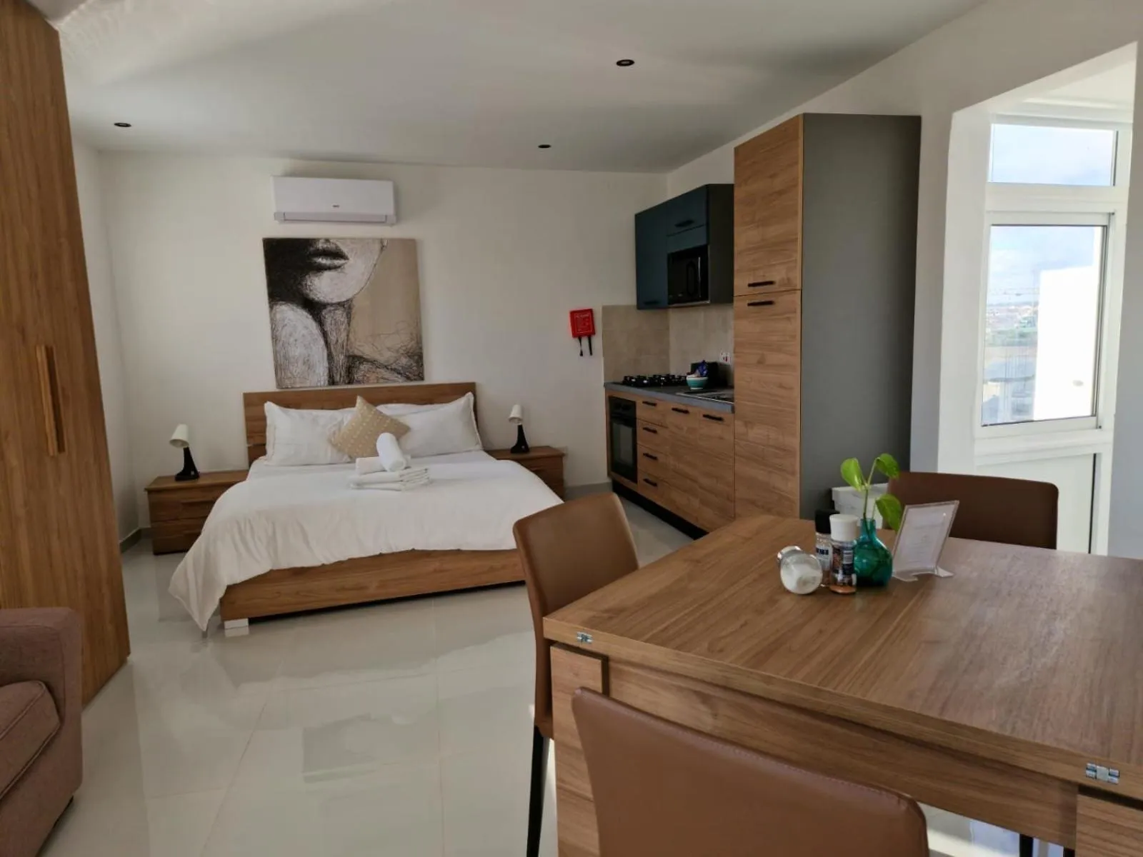 Bedroom, Bed in Marina Studios