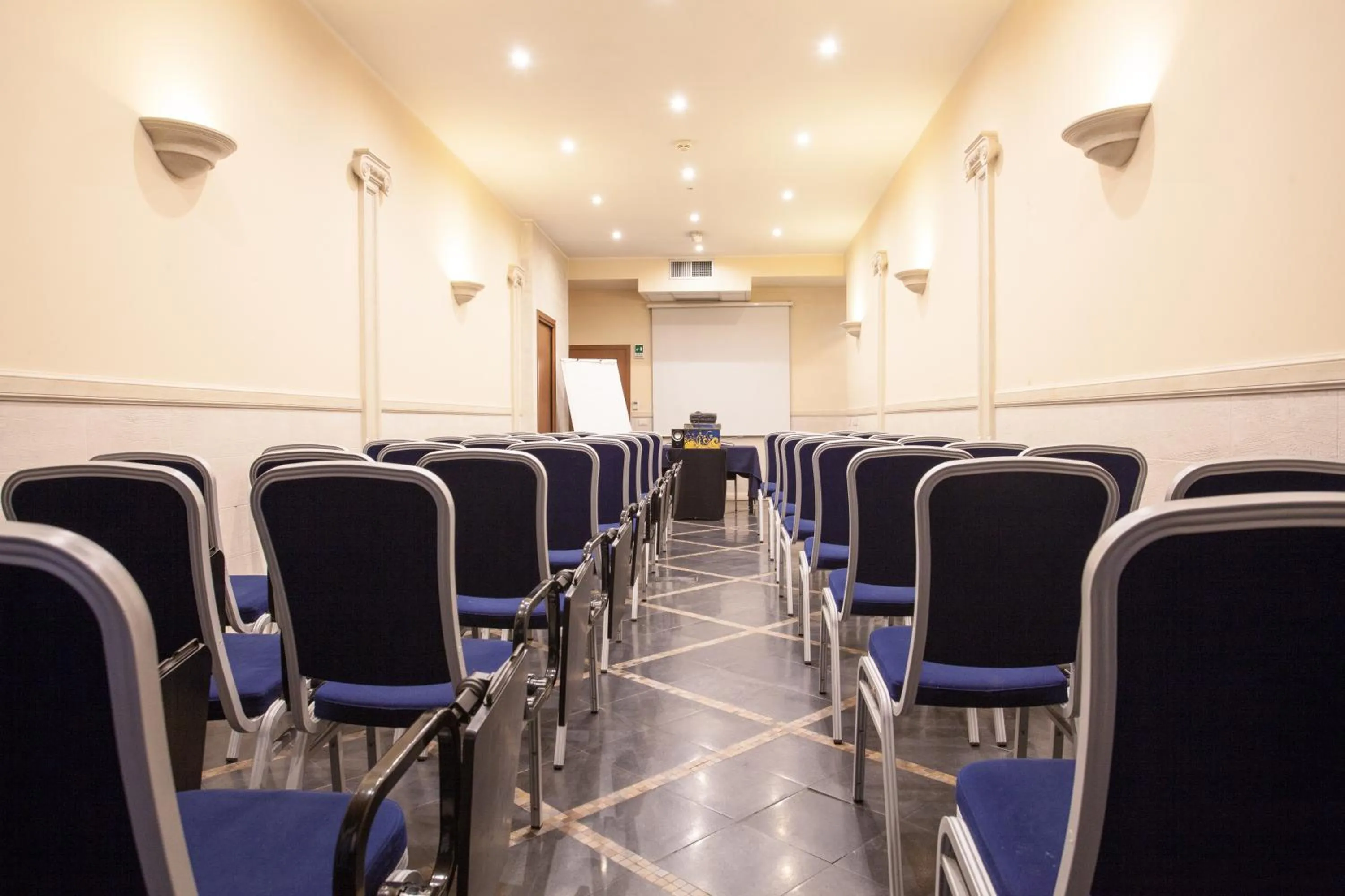 Business facilities in Hotel Camelia