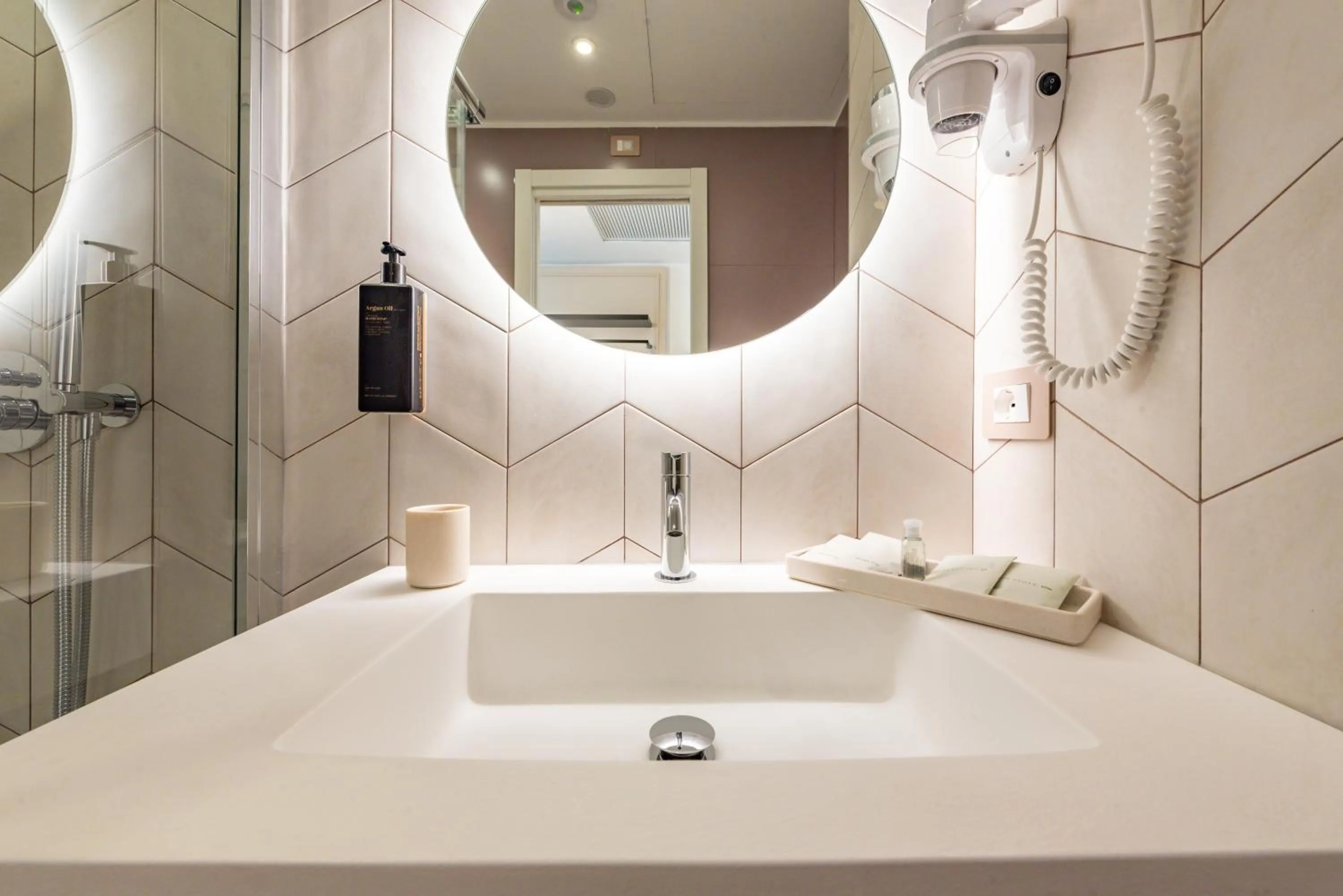 Bathroom in Best Western Hotel Artdeco