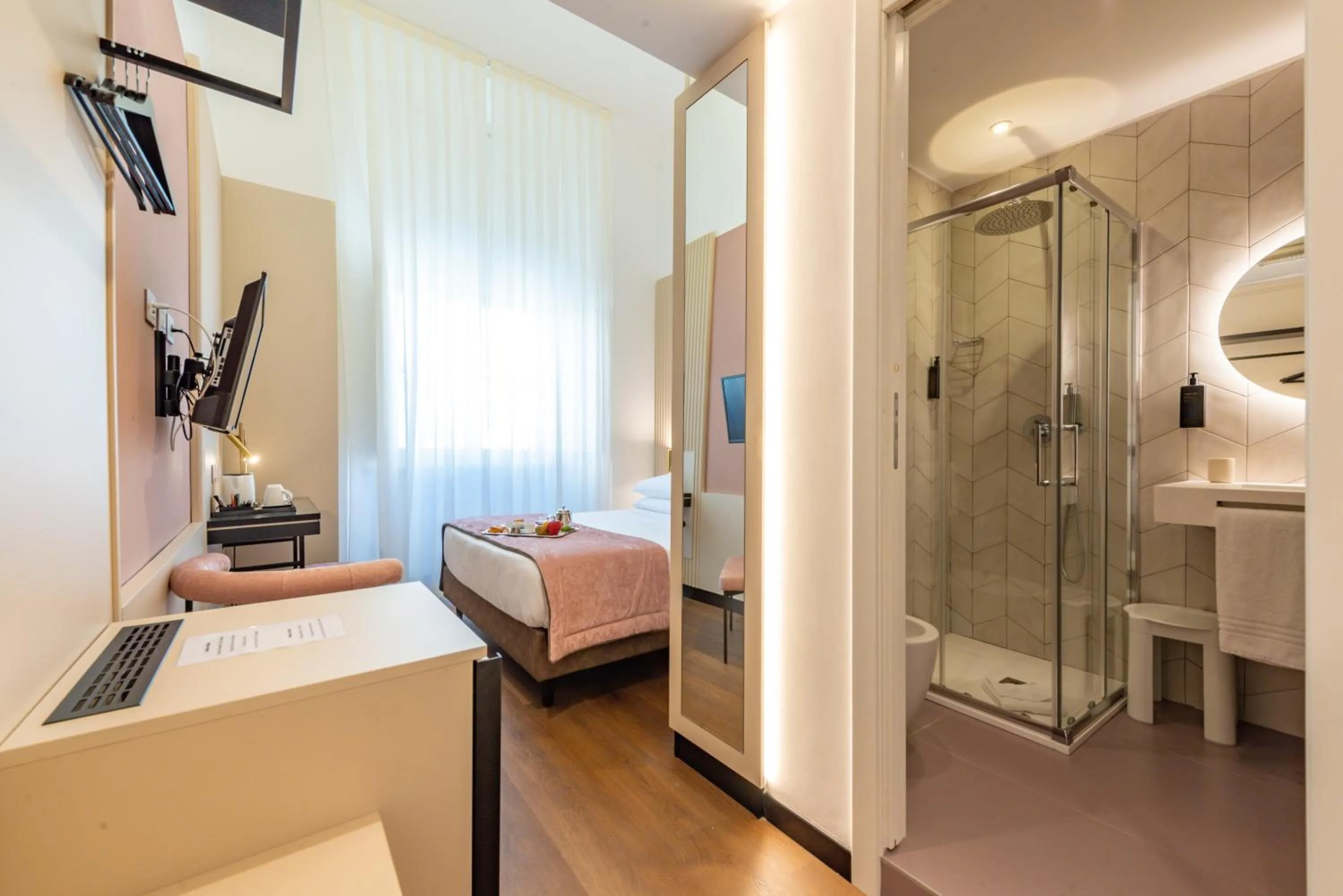 Photo of the whole room, Bed in Best Western Hotel Artdeco