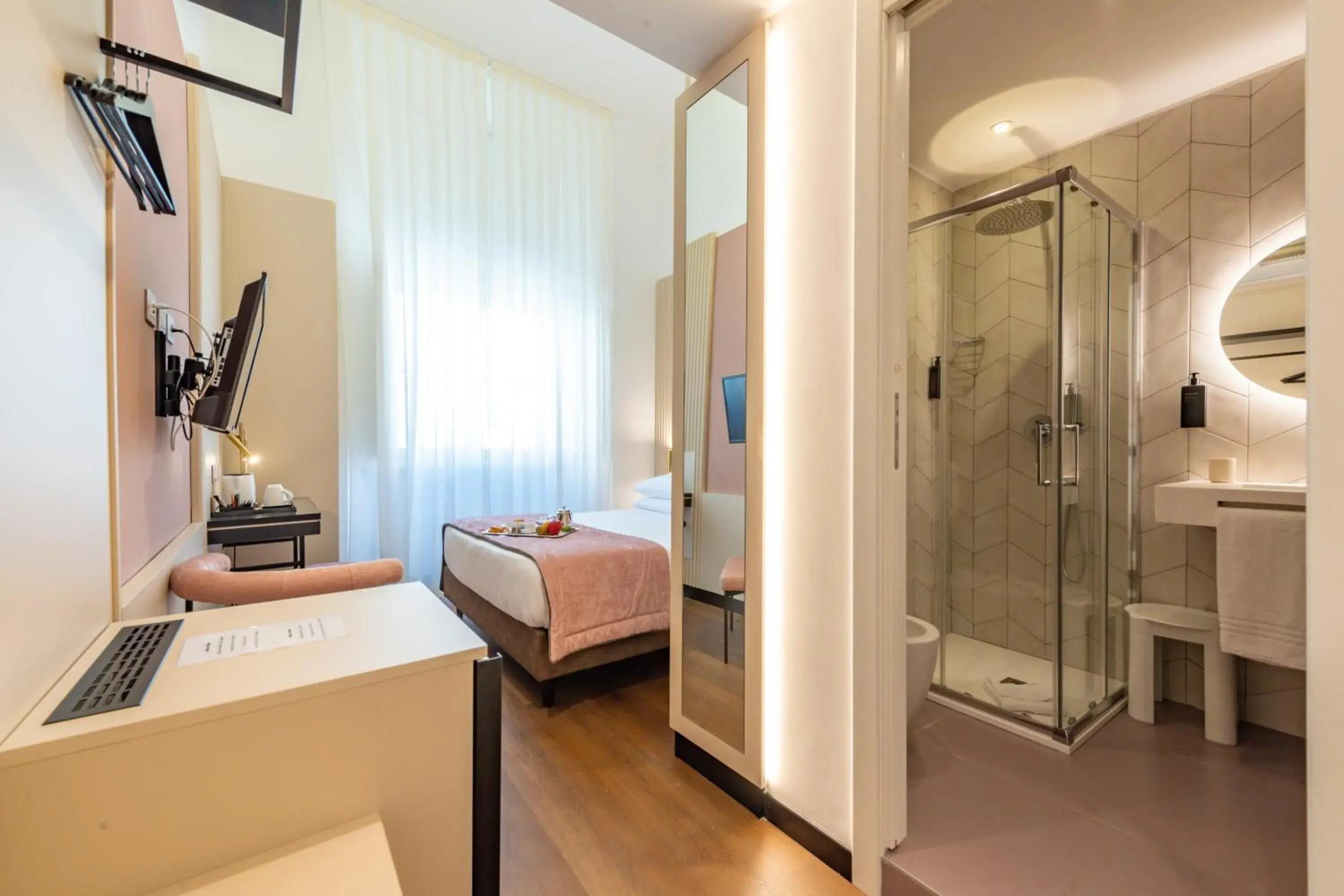 Comfort Queen Room in Best Western Hotel Artdeco Comfort Queen Room in Best Western Hotel Artdeco