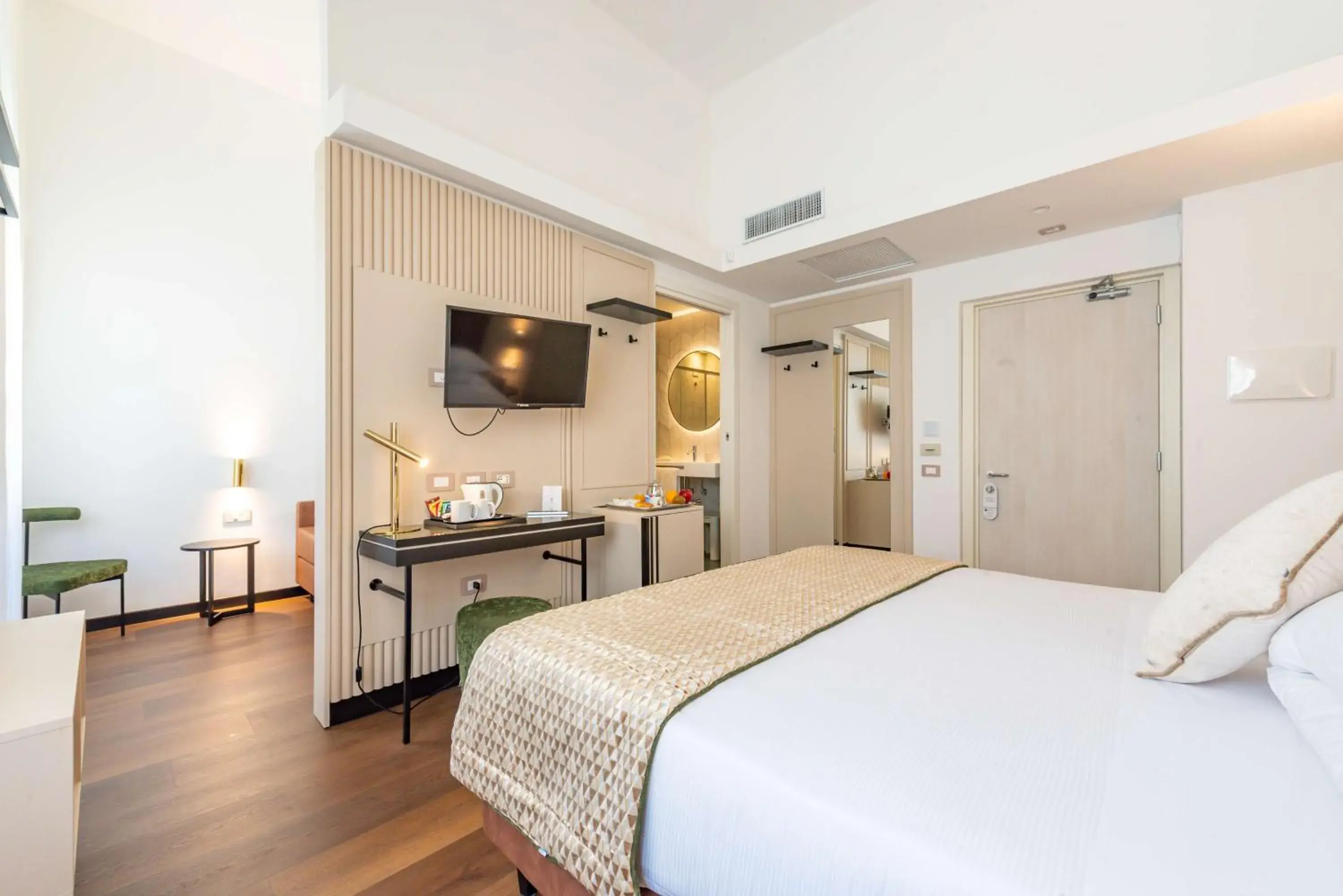 Junior King Suite with Sofa Bed in Best Western Hotel Artdeco Junior King Suite with Sofa Bed in Best Western Hotel Artdeco