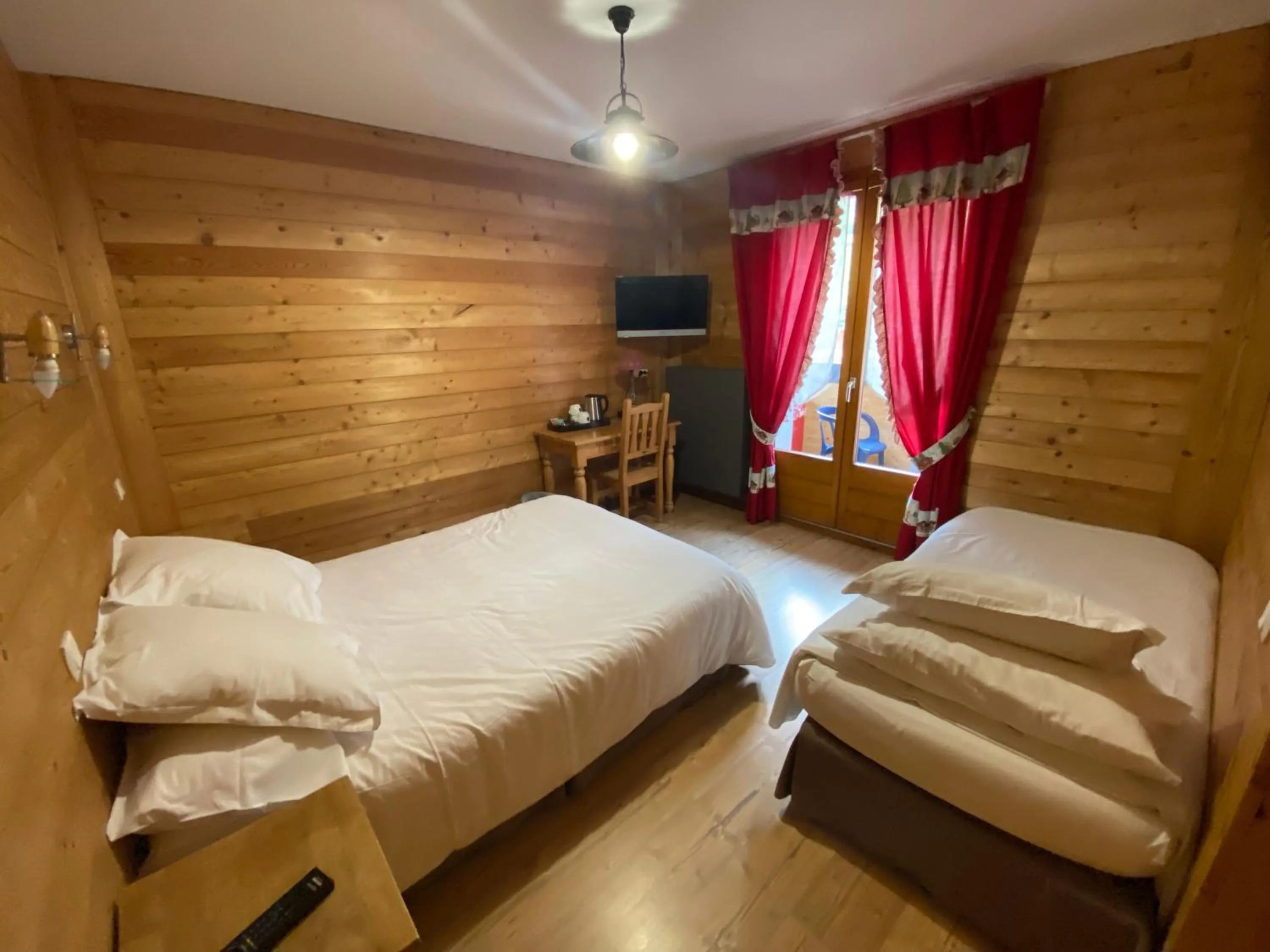 Bedroom, Bed in Le Schuss