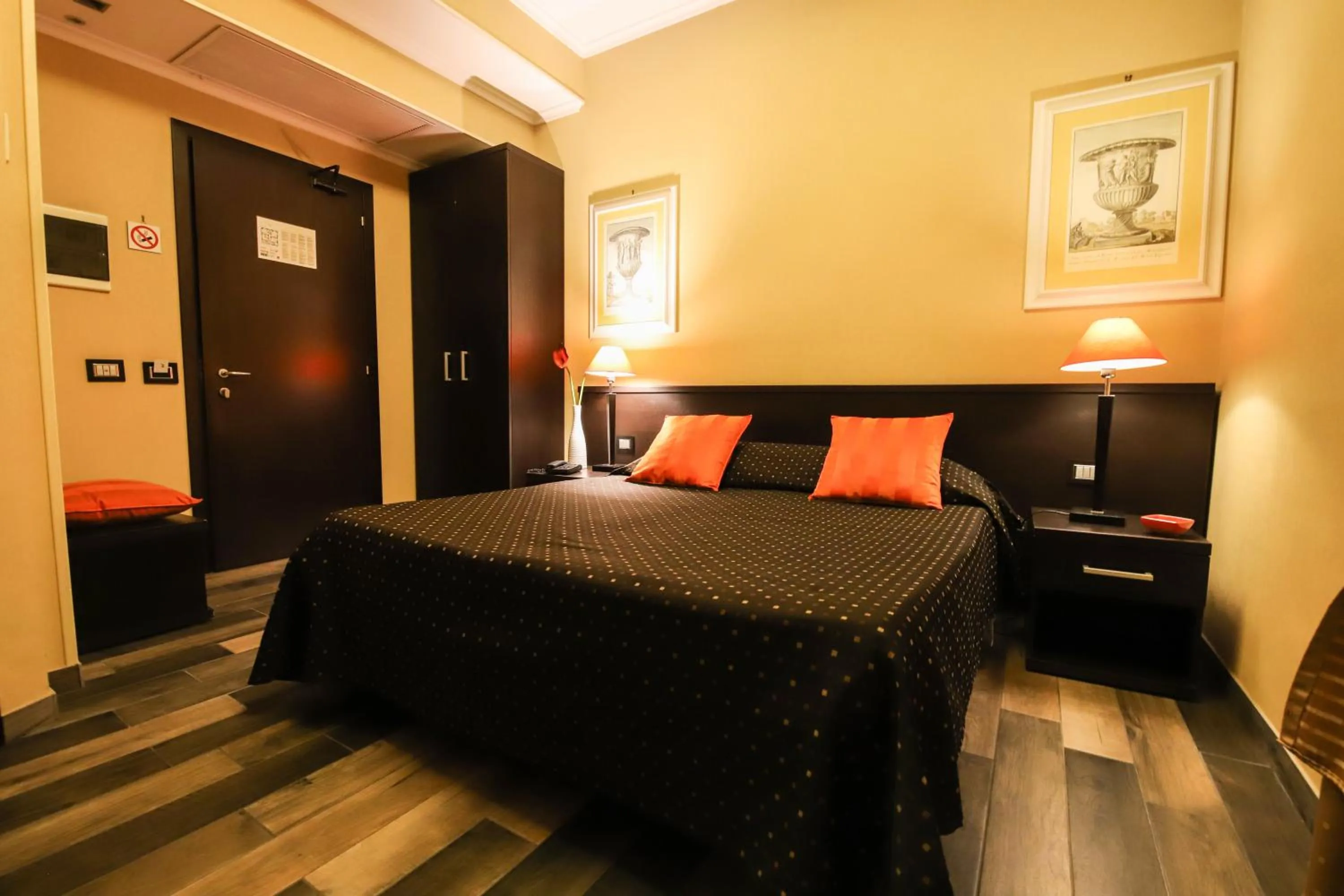 Bed in Hotel Latinum