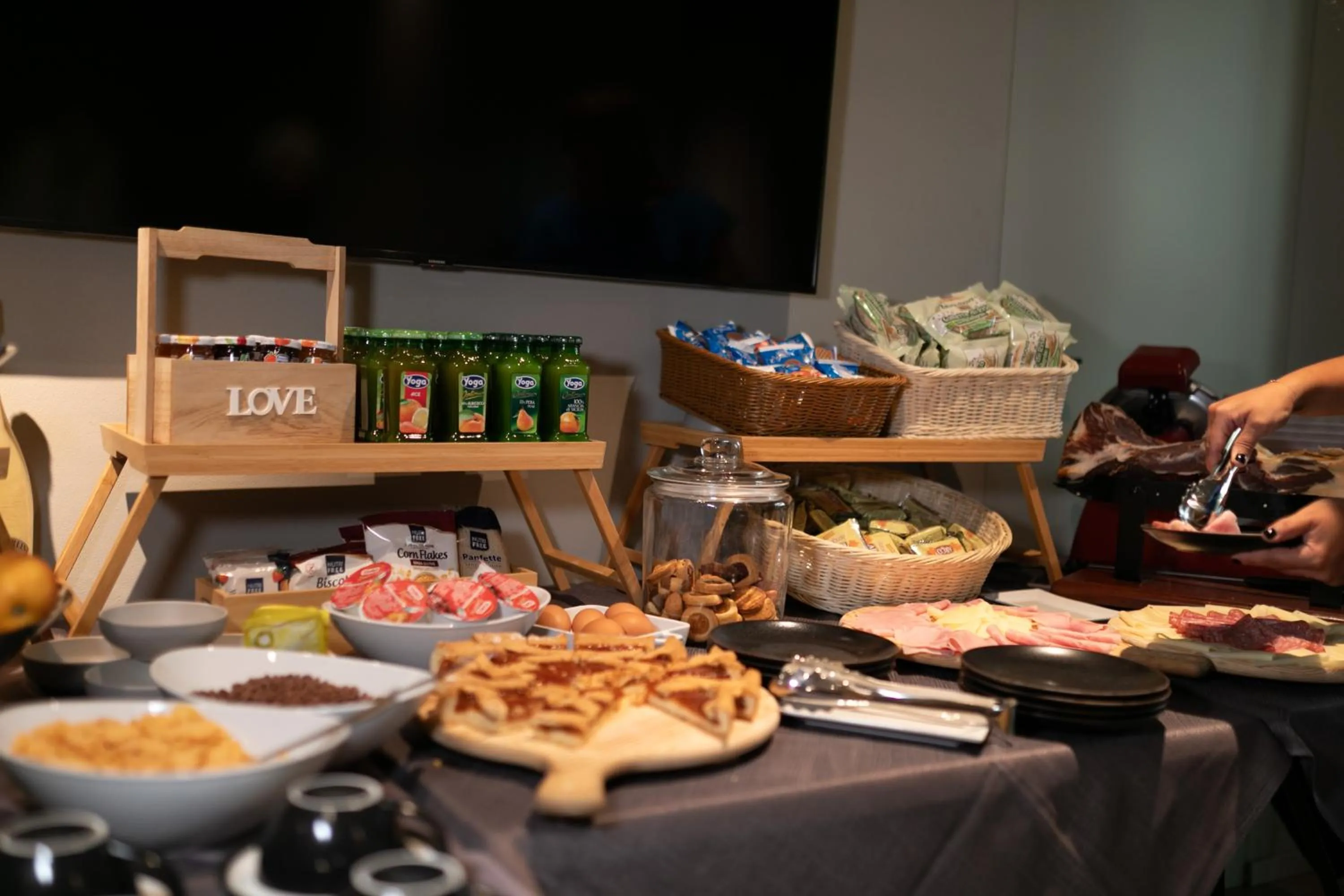 Buffet breakfast in Mima Aparthotel Boutique & Spa