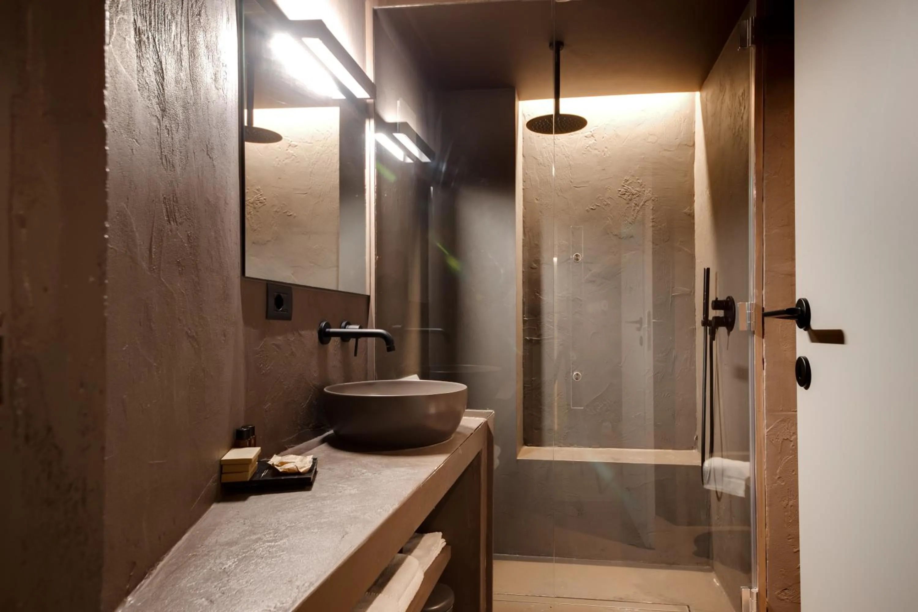 Shower in Mima Aparthotel Boutique & Spa