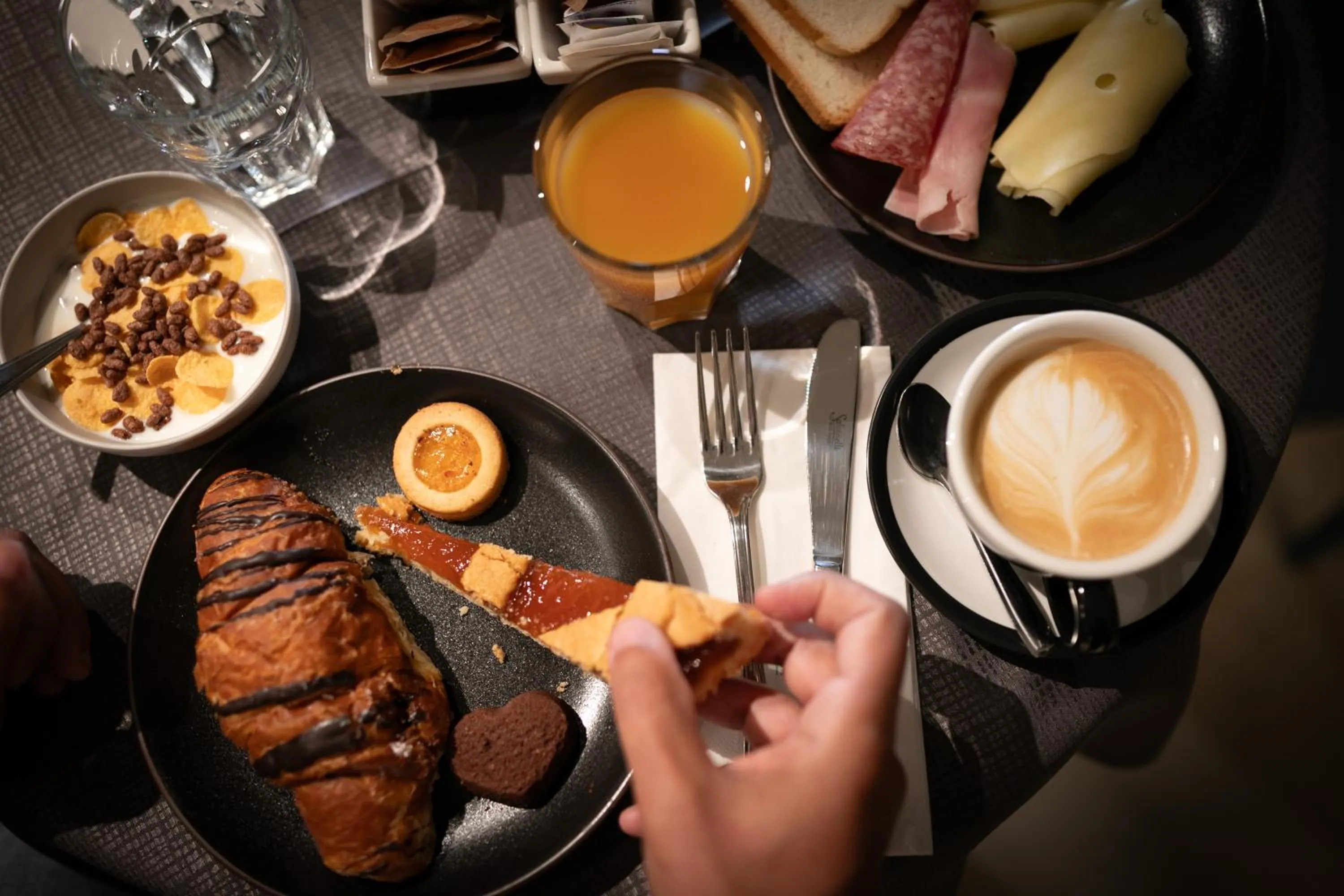 Breakfast in Mima Aparthotel Boutique & Spa