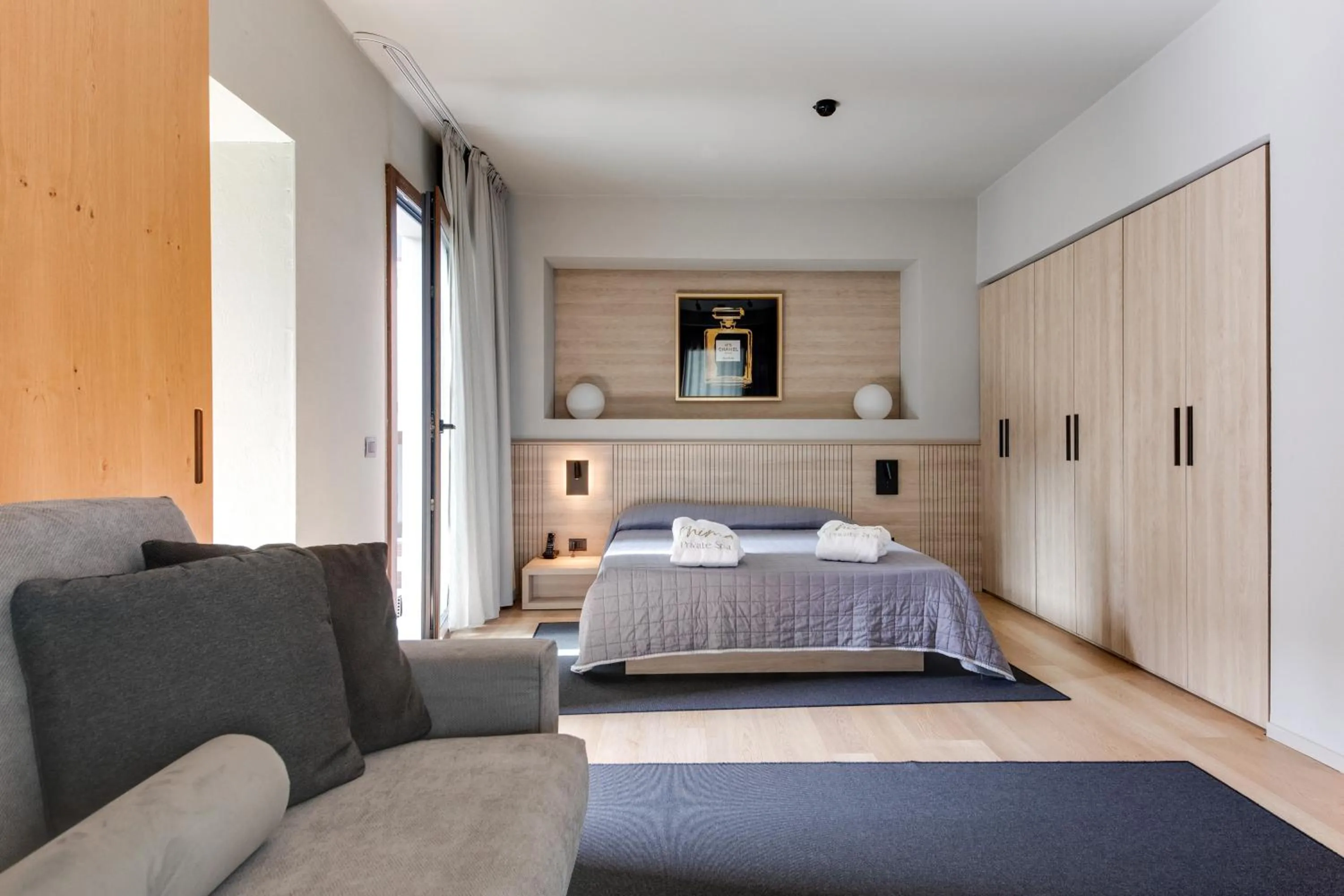 Photo of the whole room, Bed in Mima Aparthotel Boutique & Spa