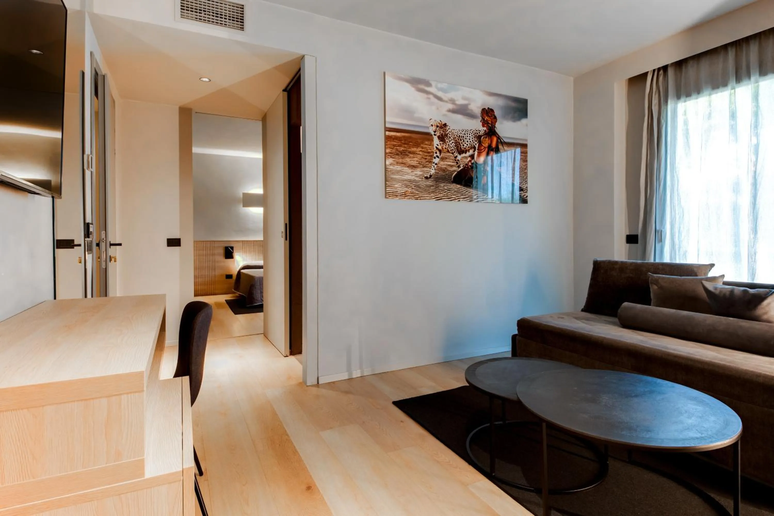 TV and multimedia in Mima Aparthotel Boutique & Spa