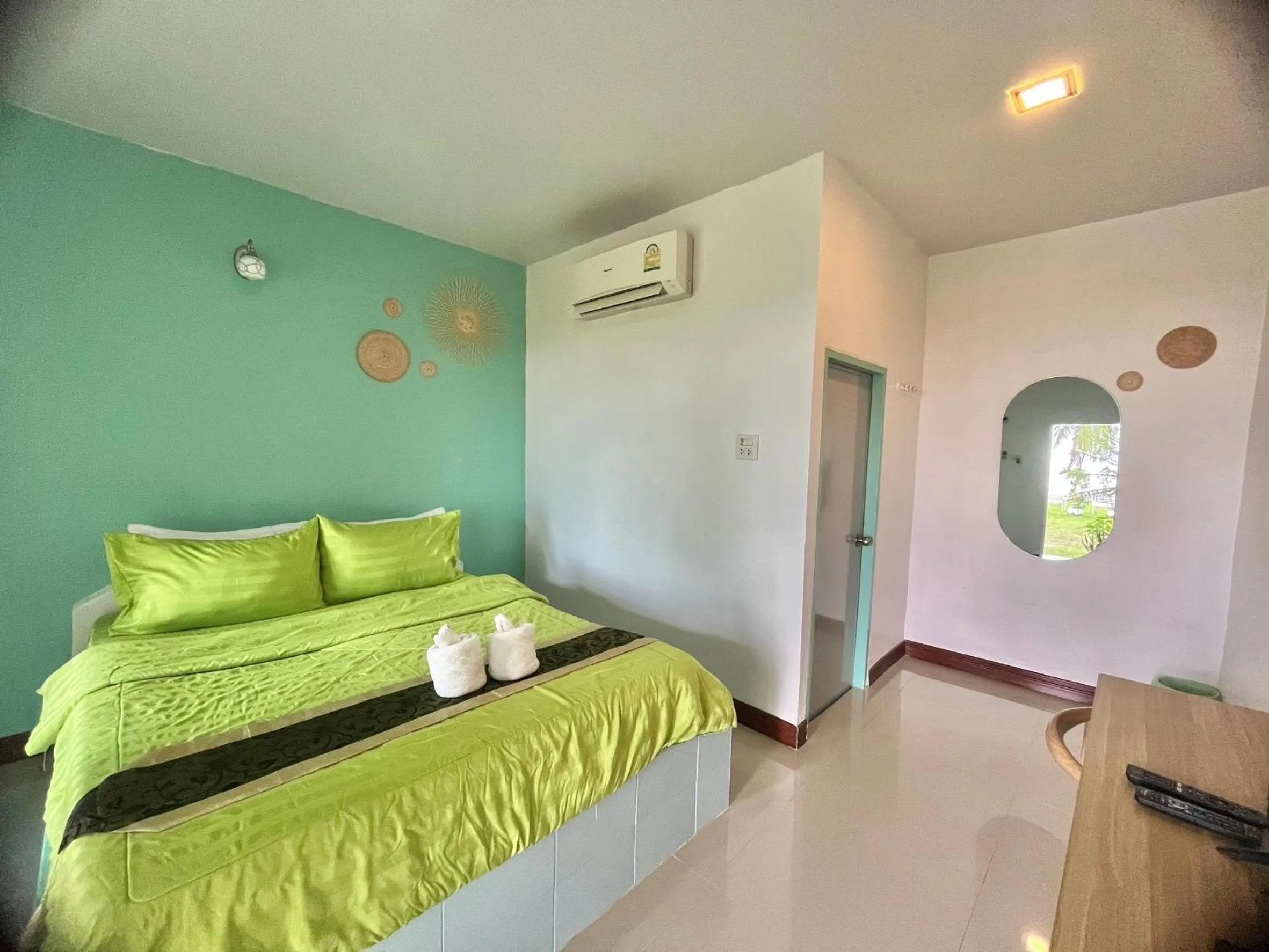 Bathroom, Bed in Ava Beach Pakbara