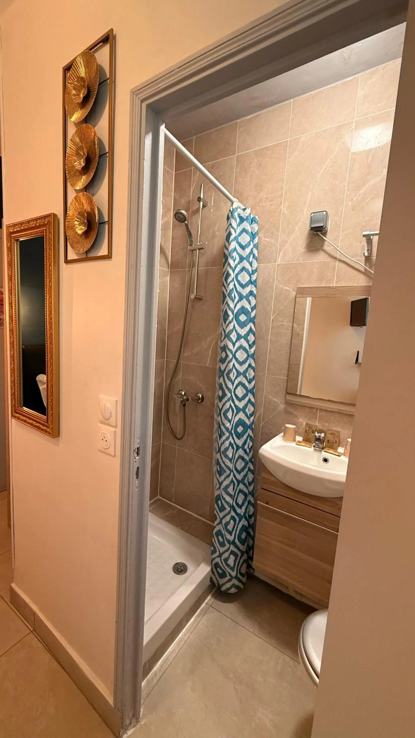 Shower in Hôtel de Choisy