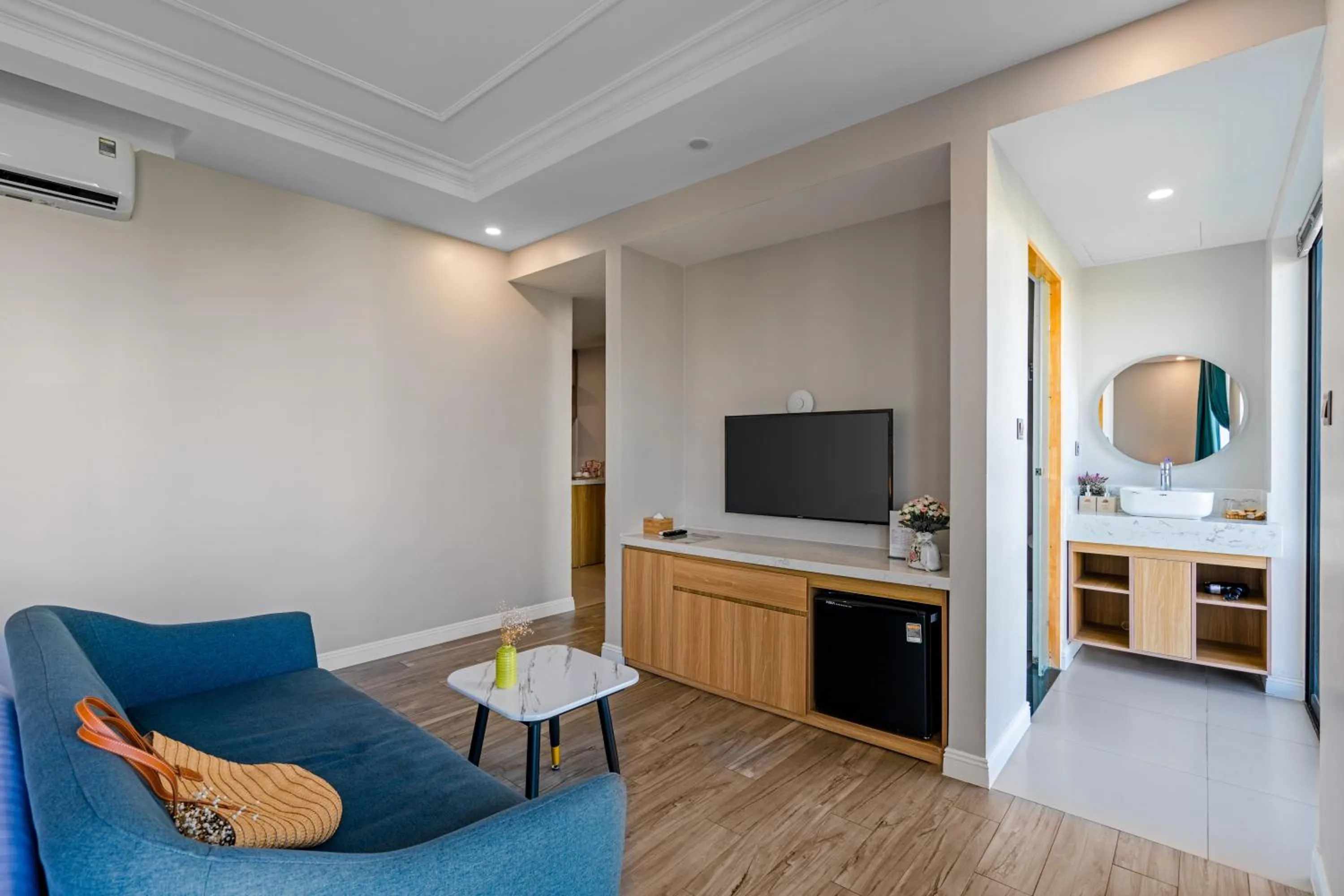 Communal lounge/ TV room in Le Cap Gym Hotel & Apartments