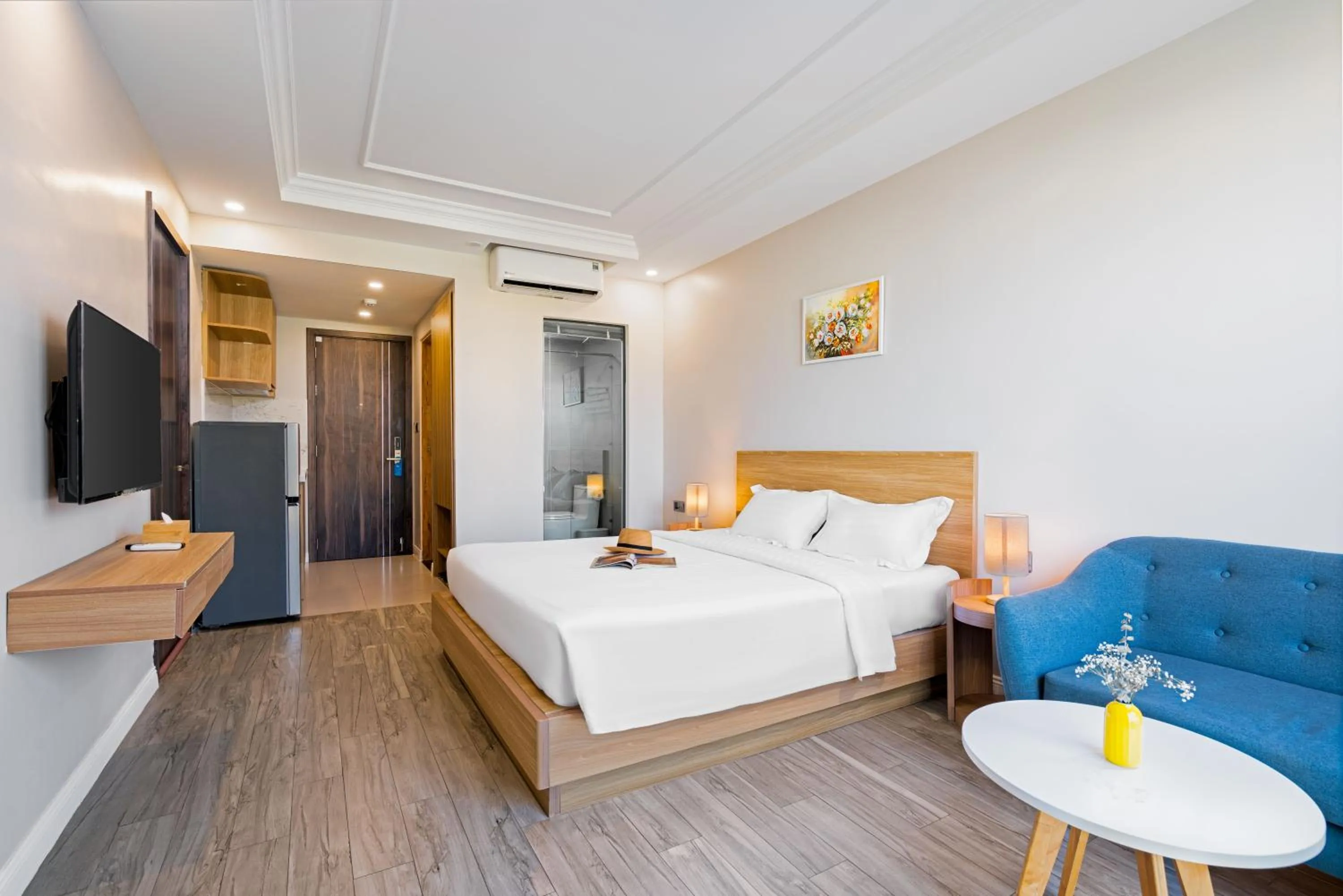 Communal lounge/ TV room, Bed in Le Cap Gym Hotel & Apartments