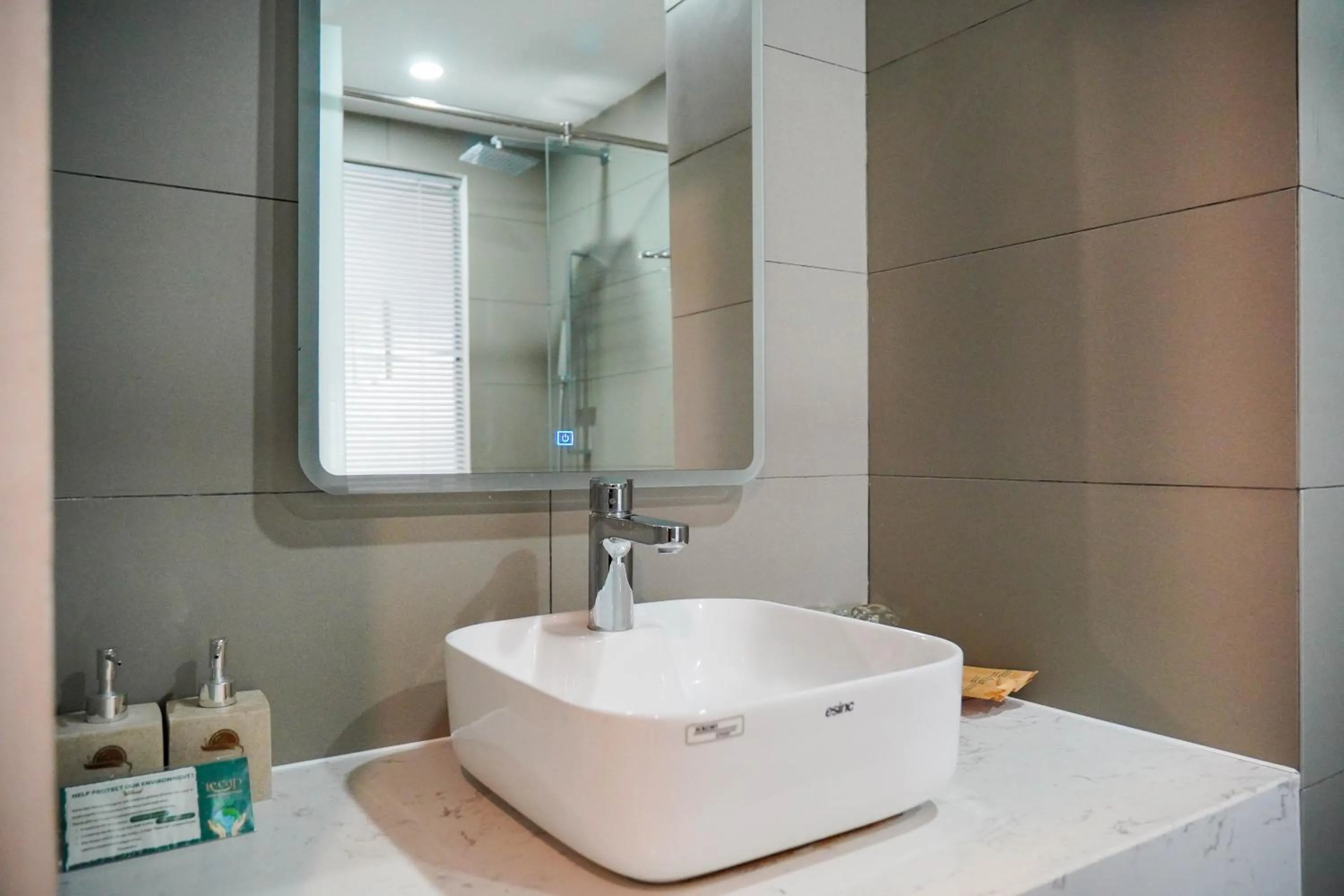 Bathroom in Le Cap Gym Hotel & Apartments