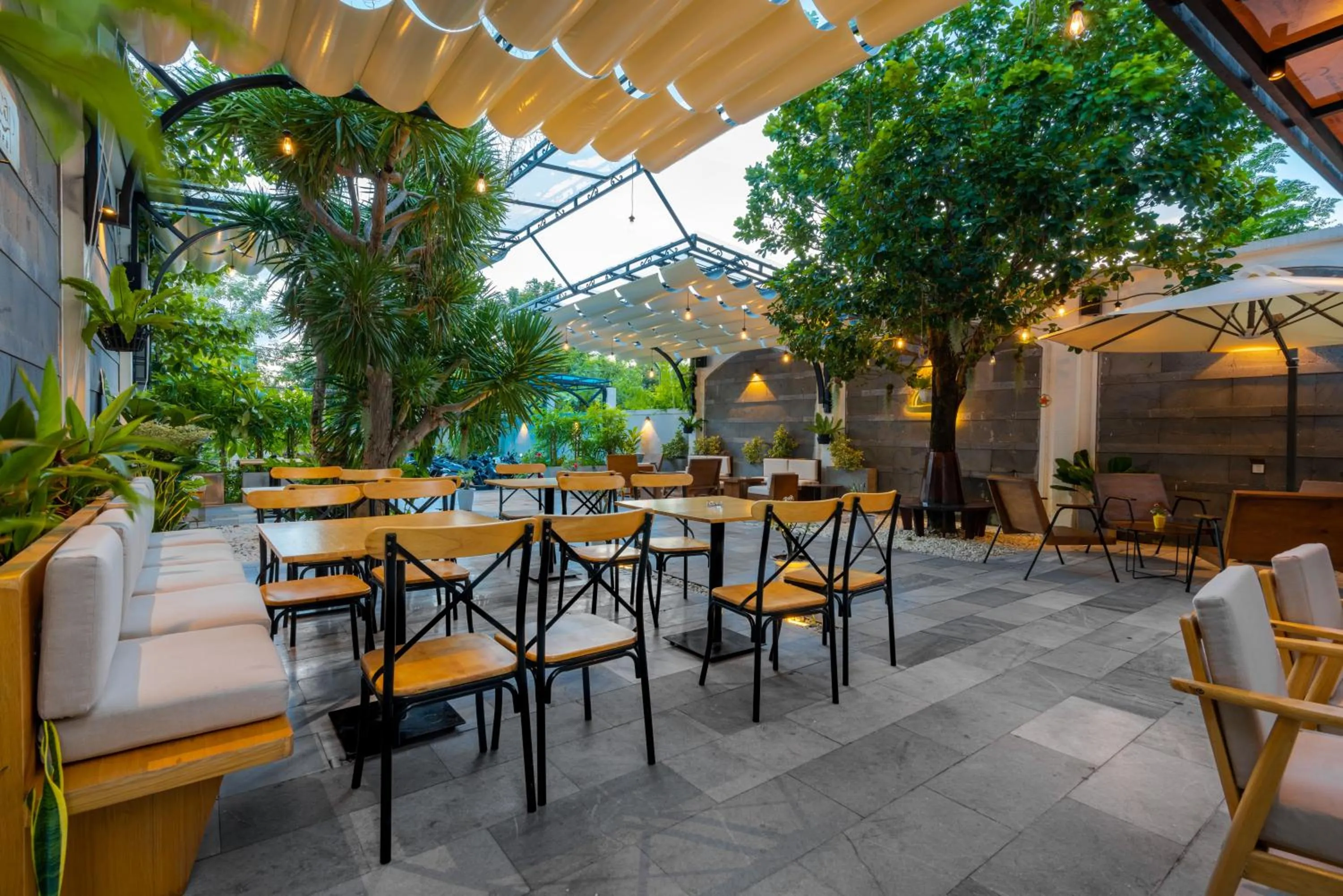 Patio in Le Cap Gym Hotel & Apartments