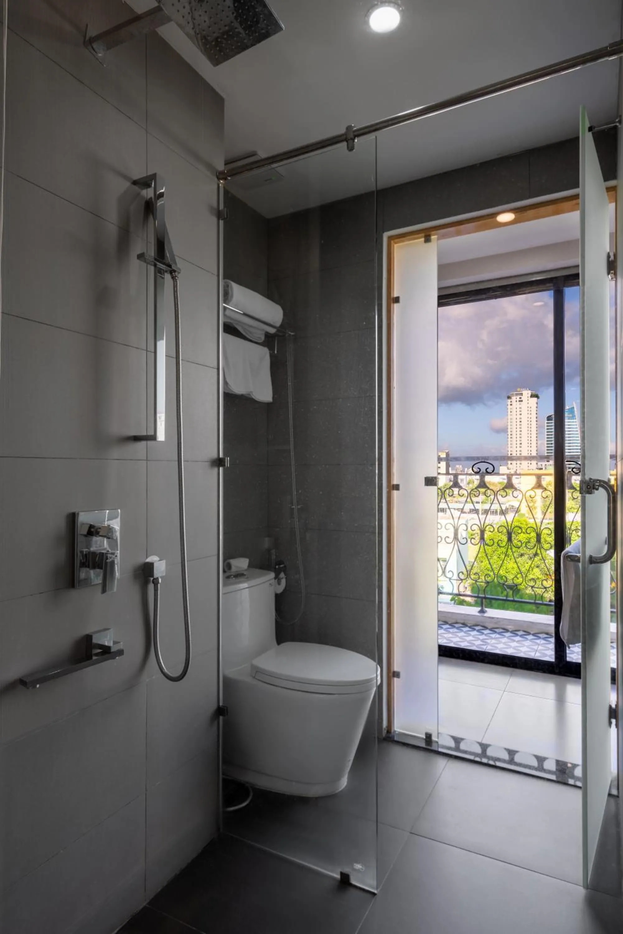 Shower in Le Cap Gym Hotel & Apartments