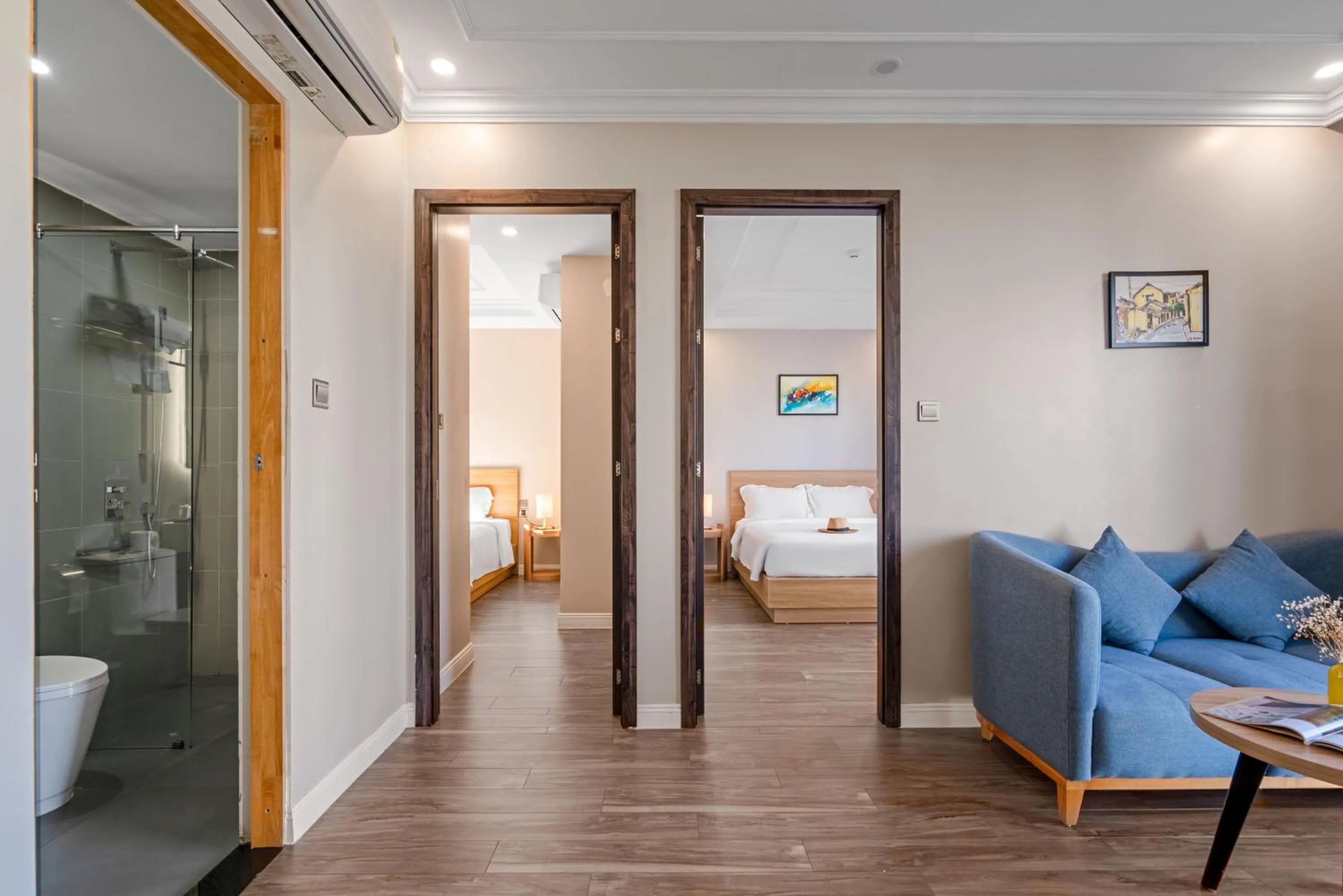 Toilet, Bed in Le Cap Gym Hotel & Apartments