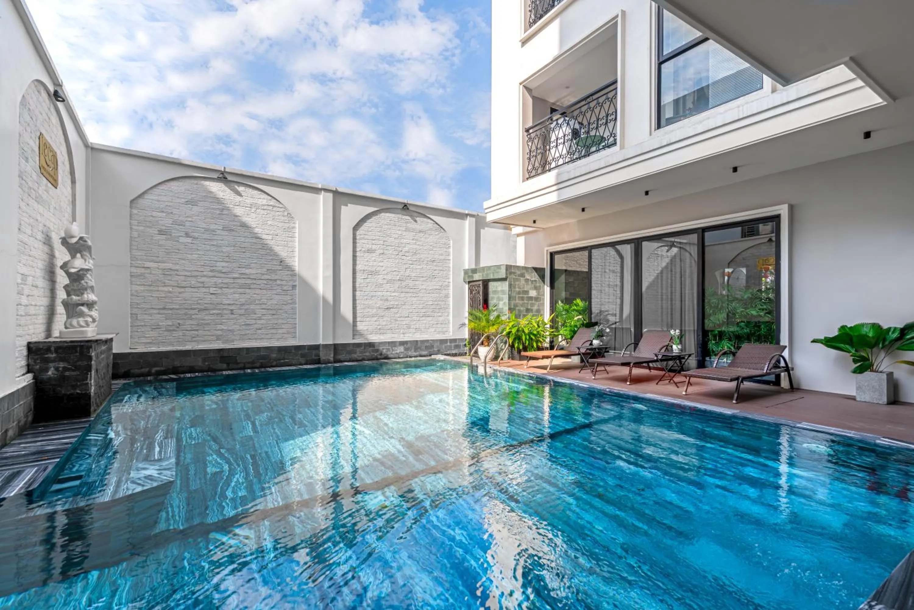 Property building in Le Cap Gym Hotel & Apartments