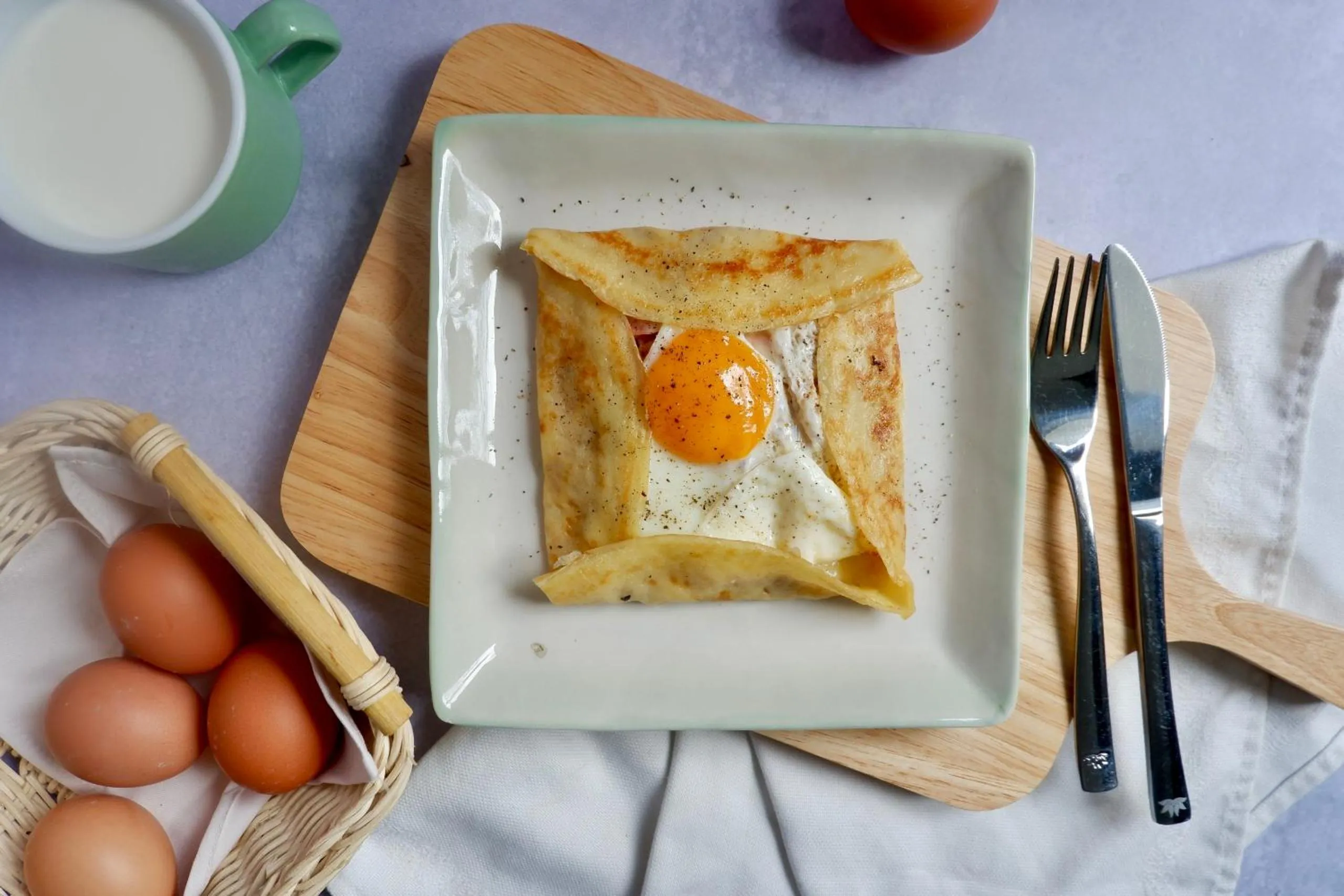 Restaurant/places to eat in Le Cap Gym Hotel & Apartments