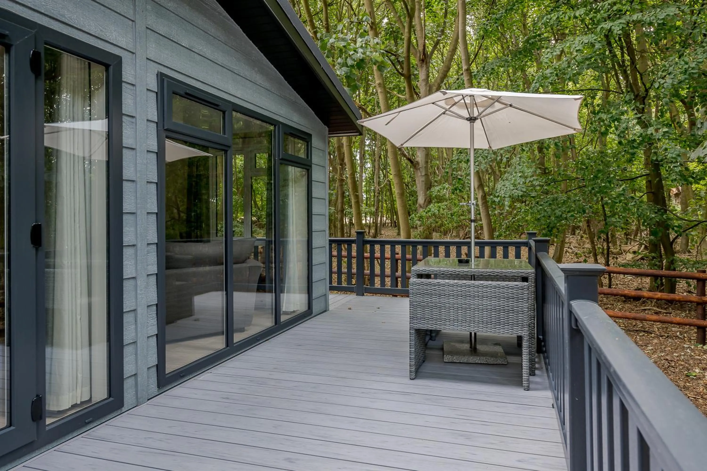 Property building in Woolverstone Marina and Lodge Park