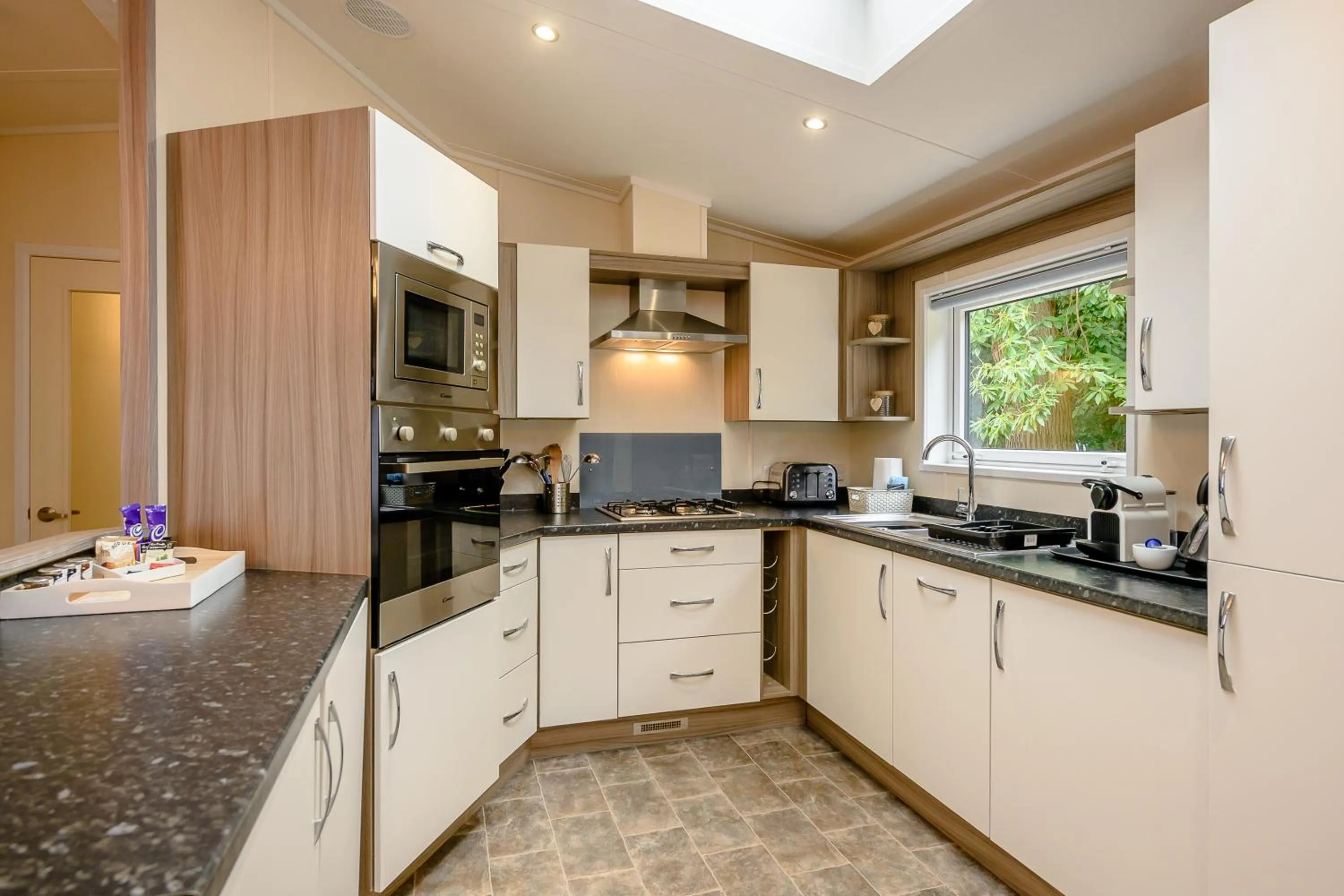 Kitchen or kitchenette in Woolverstone Marina and Lodge Park