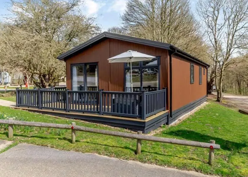 Property building in Woolverstone Marina and Lodge Park