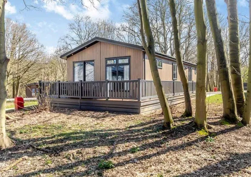 Property building in Woolverstone Marina and Lodge Park